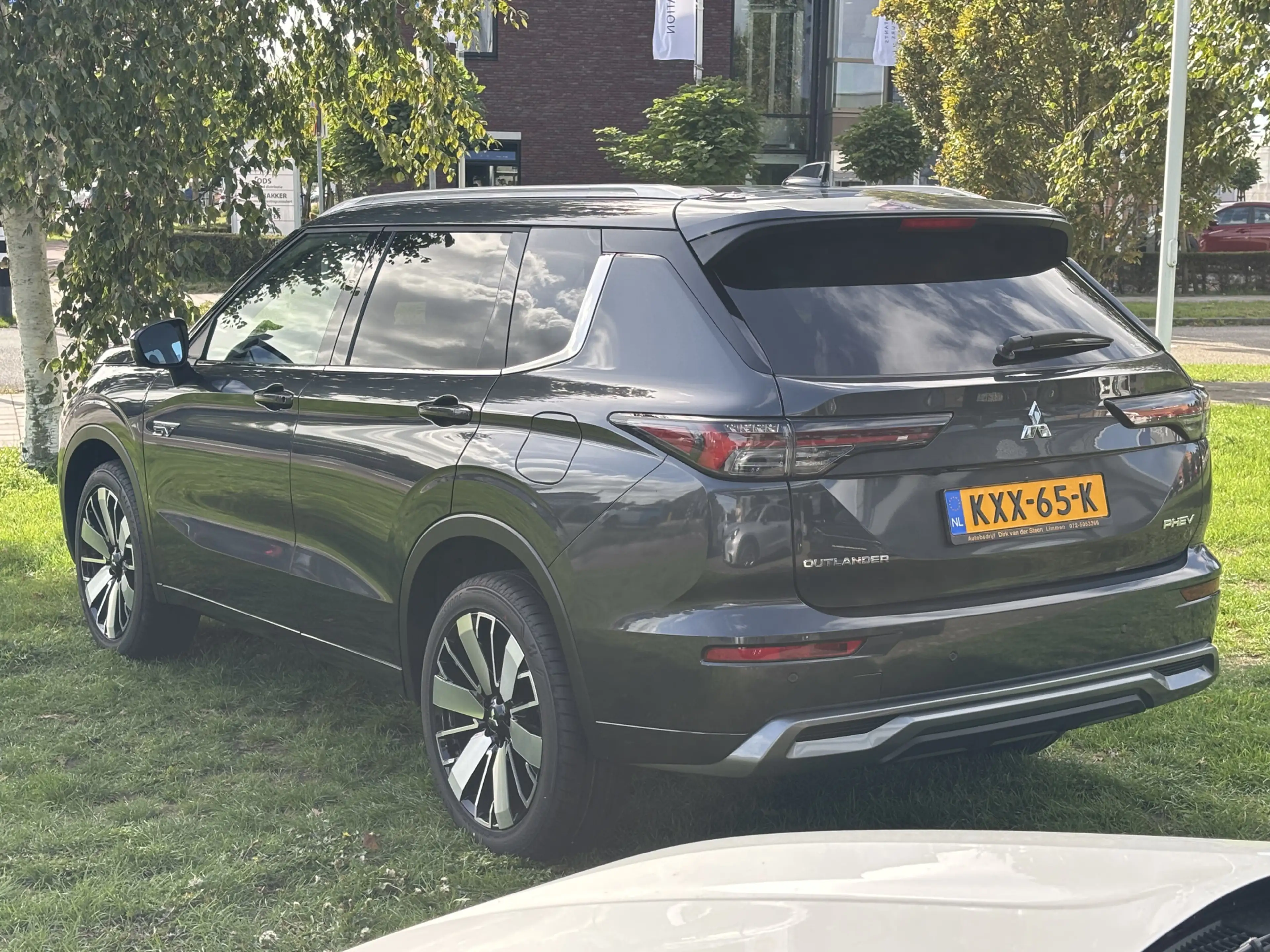 Mitsubishi Outlander 2.4 PHEV Instyle — photo 9