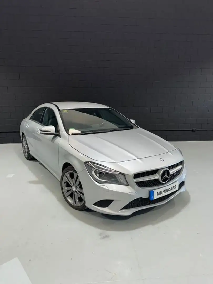 Mercedes-Benz CLA 220 220CDI Urban 7G-DCT Plateado - 2