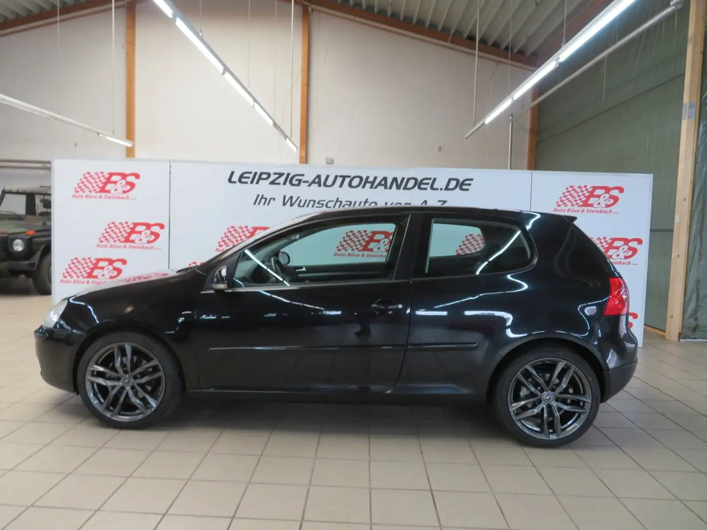 Volkswagen Golf V 1,6 Sportline*Klima*SHZ* Noir - 2