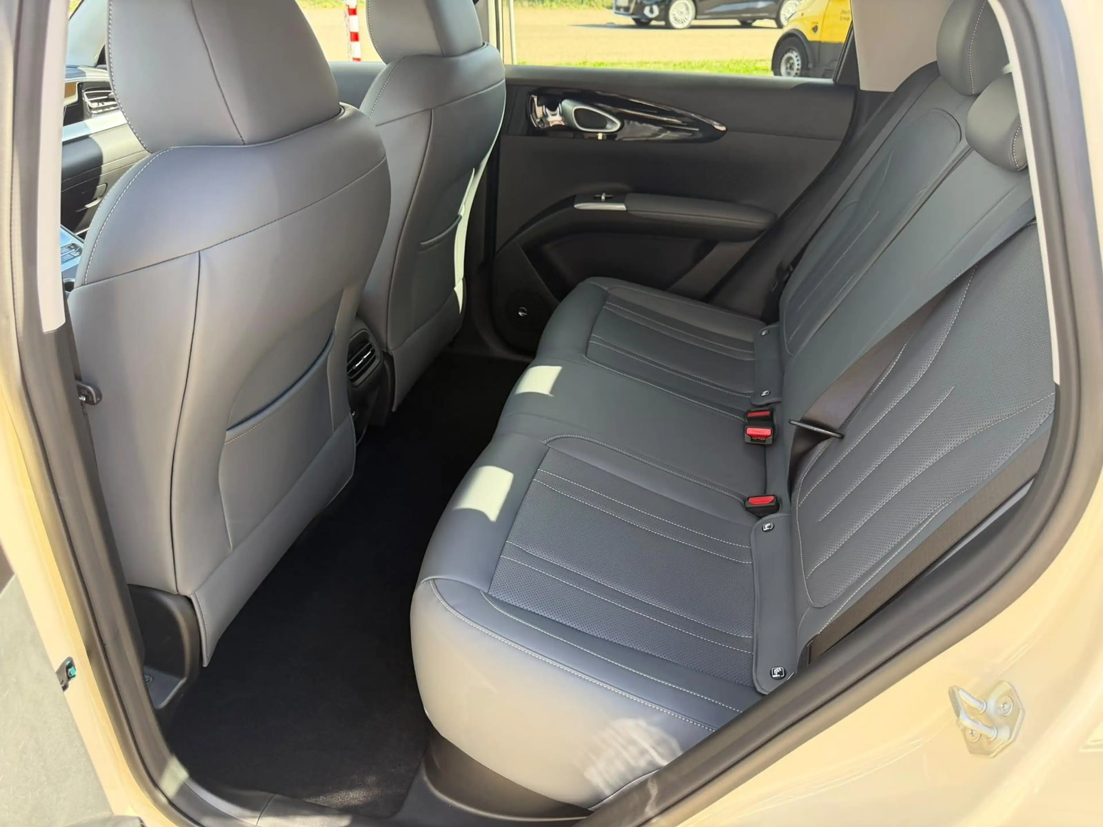 Geely Others 35,35 kwh Pro *LED*Kamera*ACC*Navi*PDC* — photo 13
