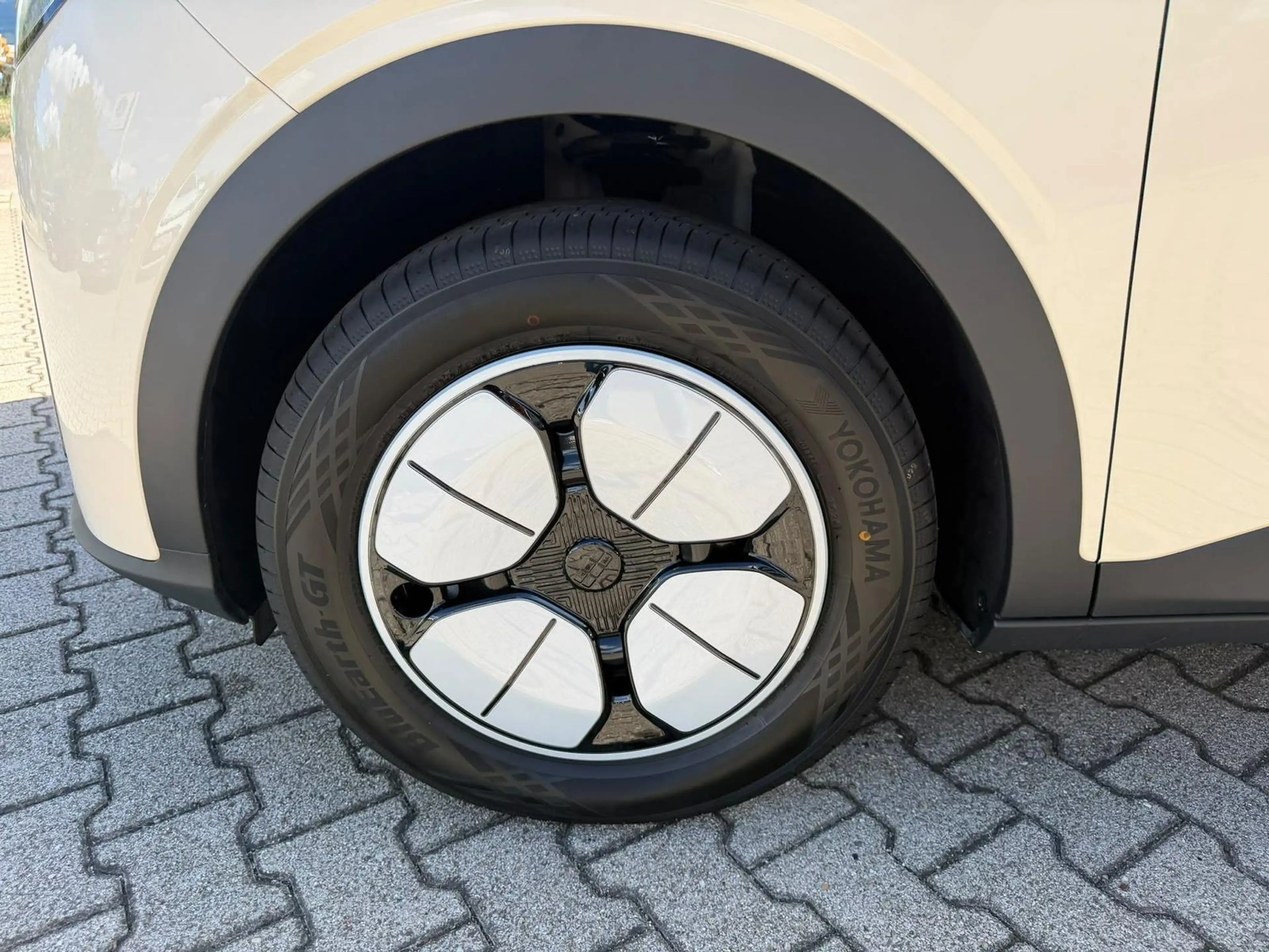 Geely Others 35,35 kwh Pro *LED*Kamera*ACC*Navi*PDC* — photo 11