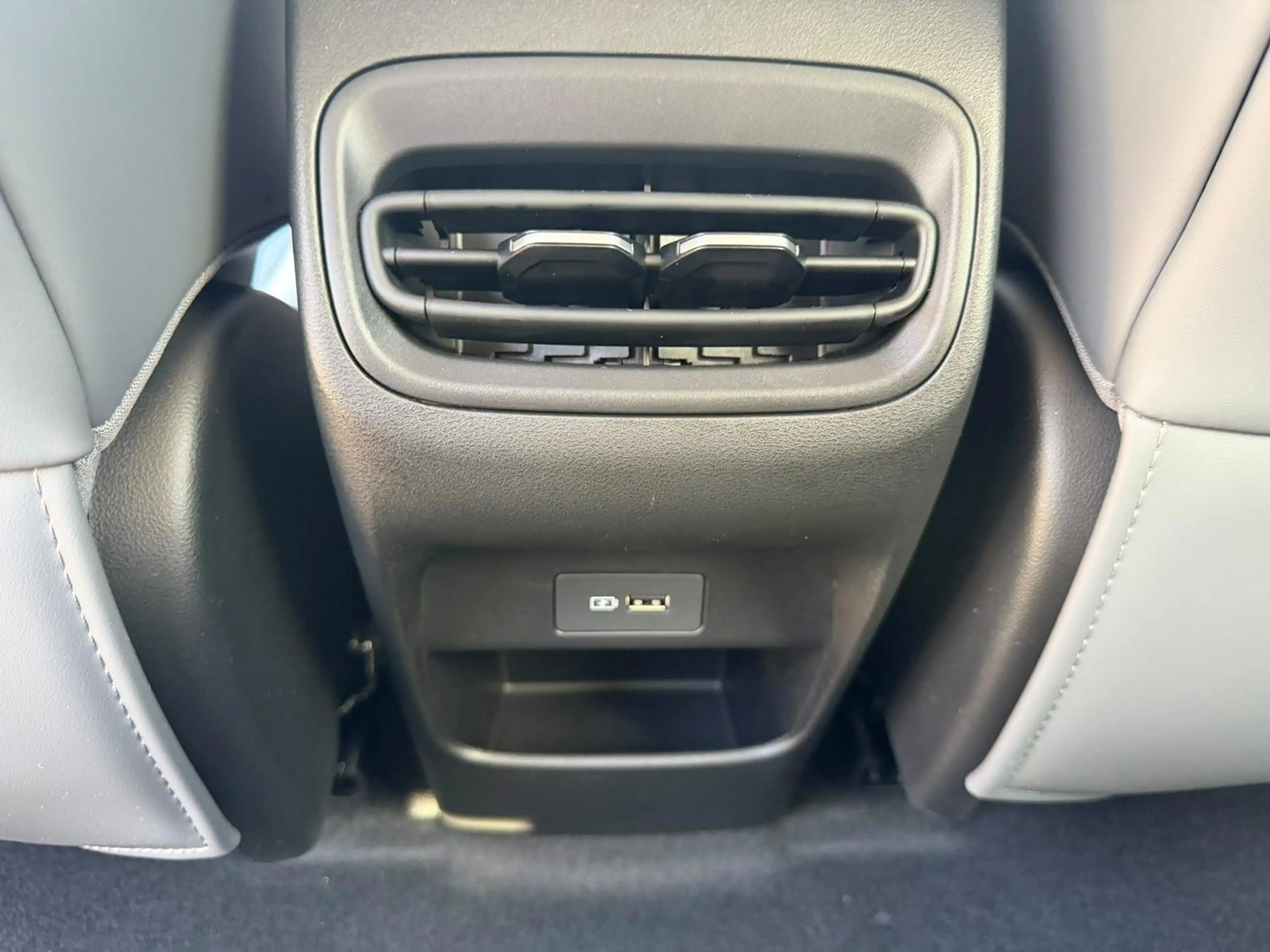 Geely Others 35,35 kwh Pro *LED*Kamera*ACC*Navi*PDC* — photo 14