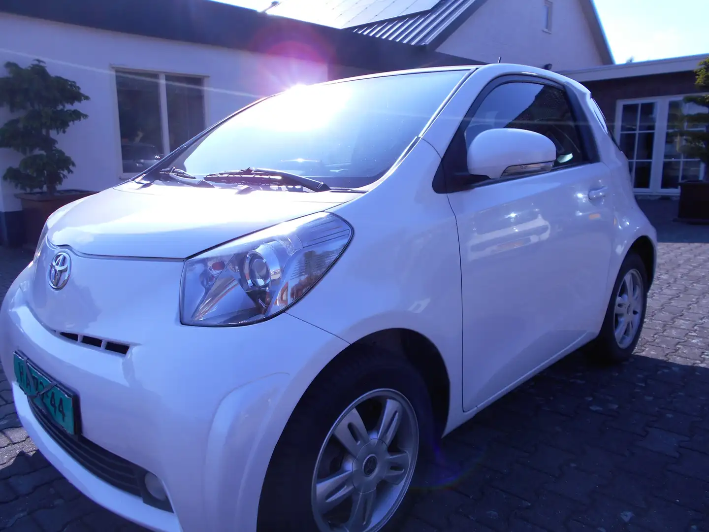 Toyota iQ 1.0 VVTi Asp. Pearl Wit - 1