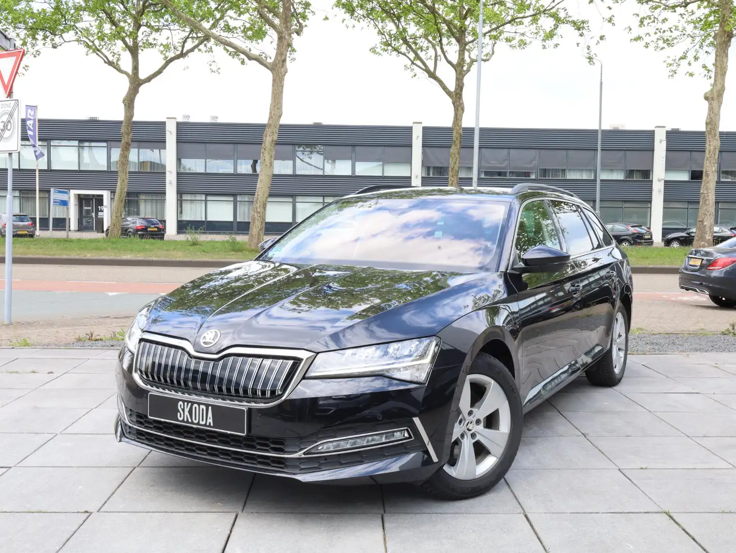 Skoda Superb Combi iV 1.4 TSI PHEV 218PK | Adaptive Cruise | Ke Negru - 1