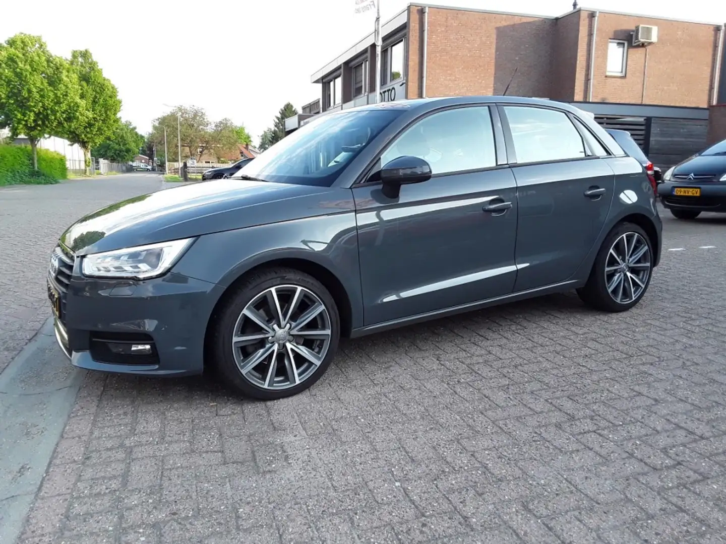 Audi A1 SPORTBACK 1.4 TFSI SPORT PRO LINE / NAVI / XENON / Gris - 2