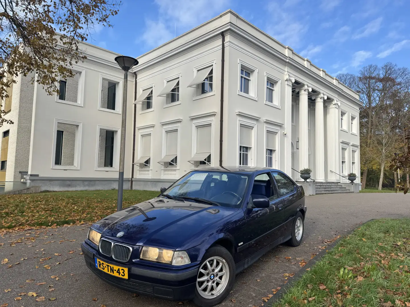 BMW 316 i COMPACT E36 AUT UNIEK ! Blauw - 1
