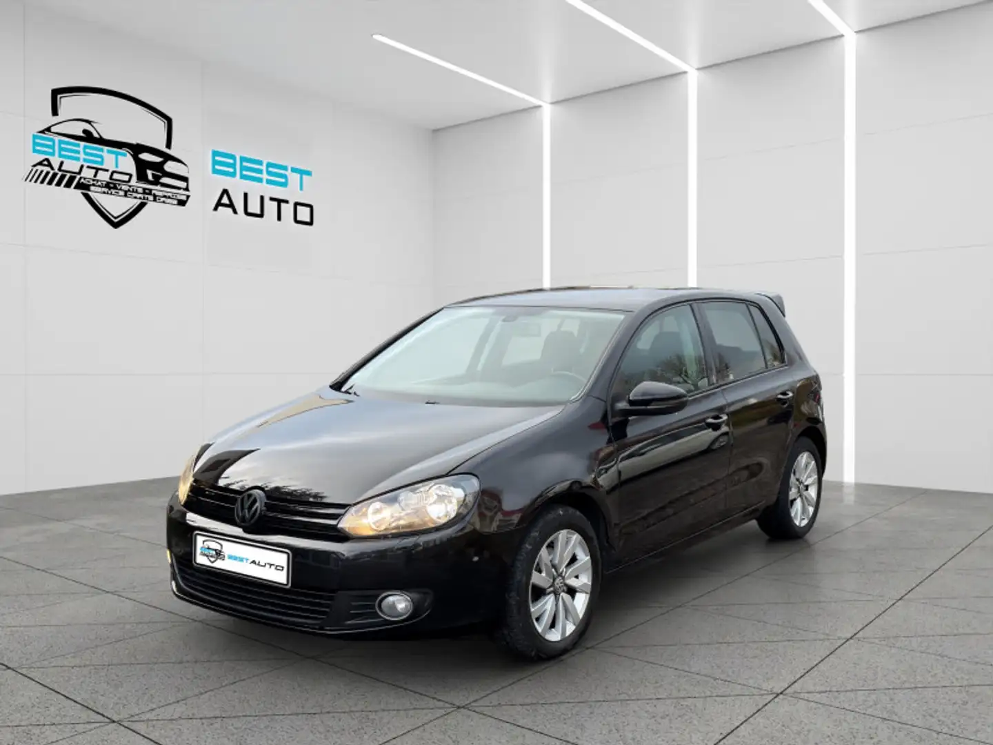Volkswagen Golf 1.6 TDI 105CH BLUEMOTION FAP CONFORTLINE 5P Zwart - 1