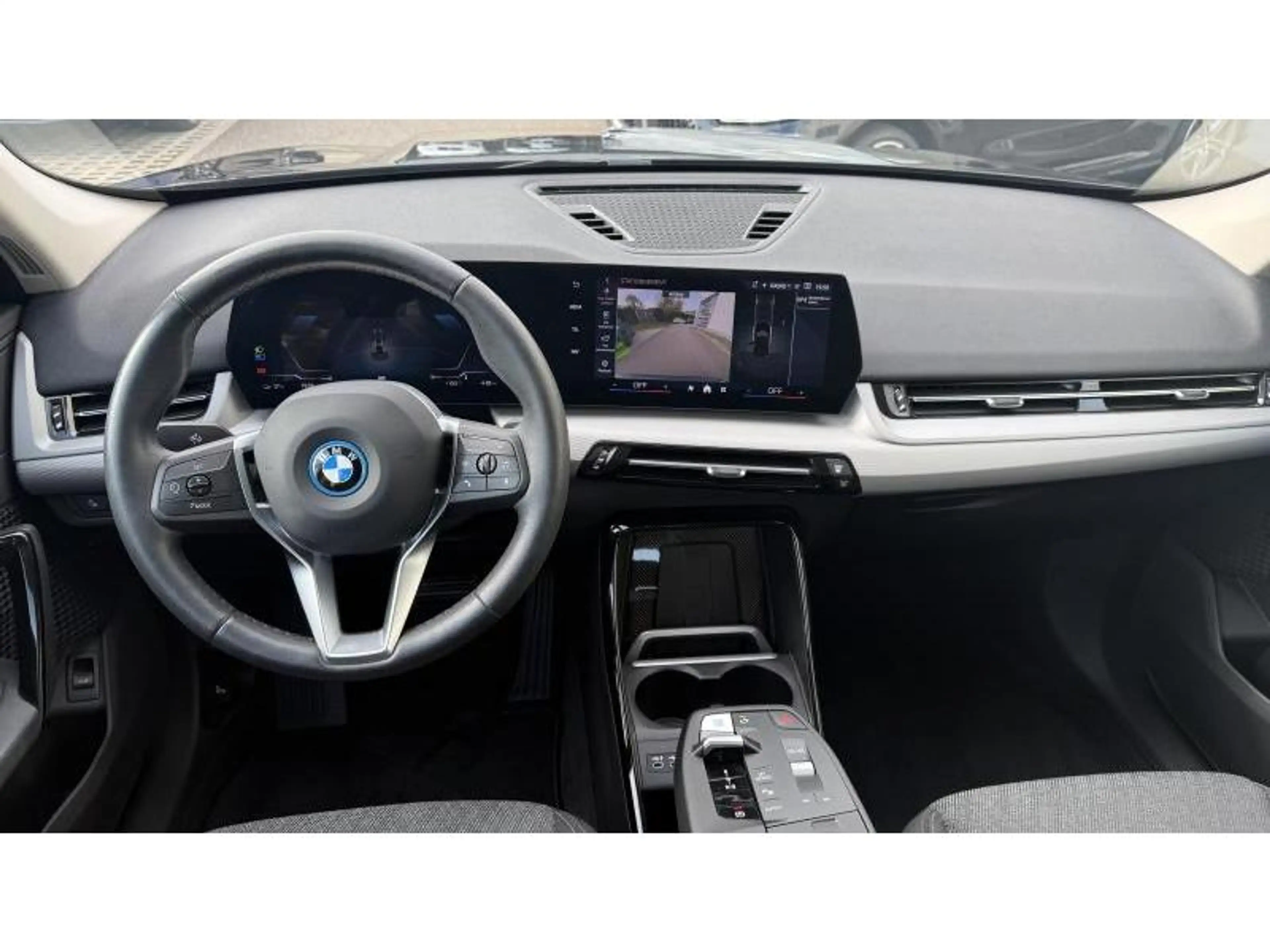 BMW iX1 eDrive 20 Accès Confort Feux LED Adaptatif *TVA* — photo 7