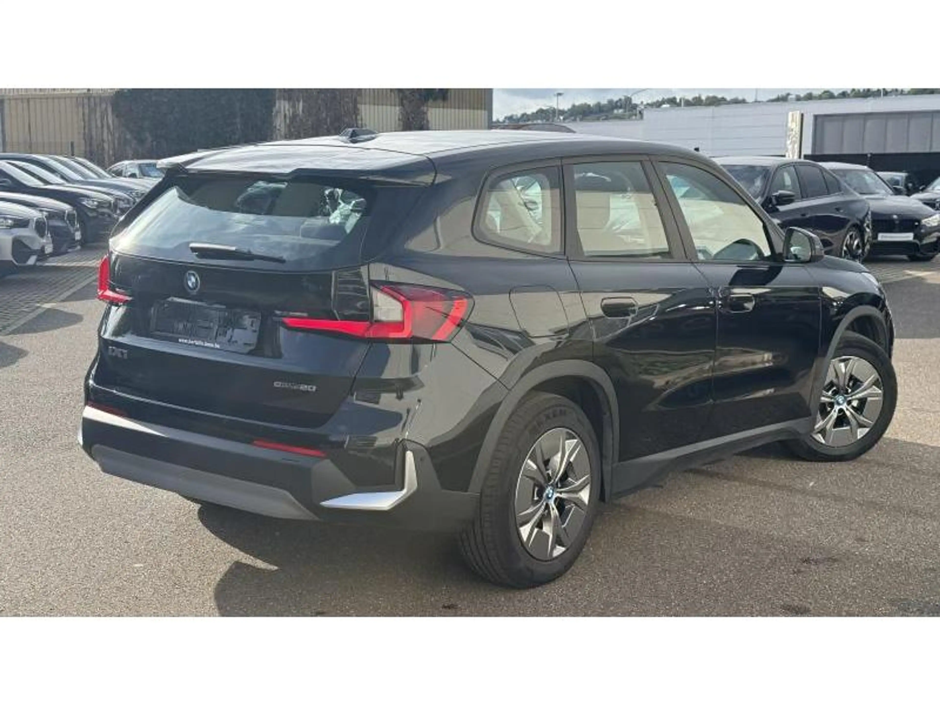 BMW iX1 eDrive 20 Accès Confort Feux LED Adaptatif *TVA* — photo 5