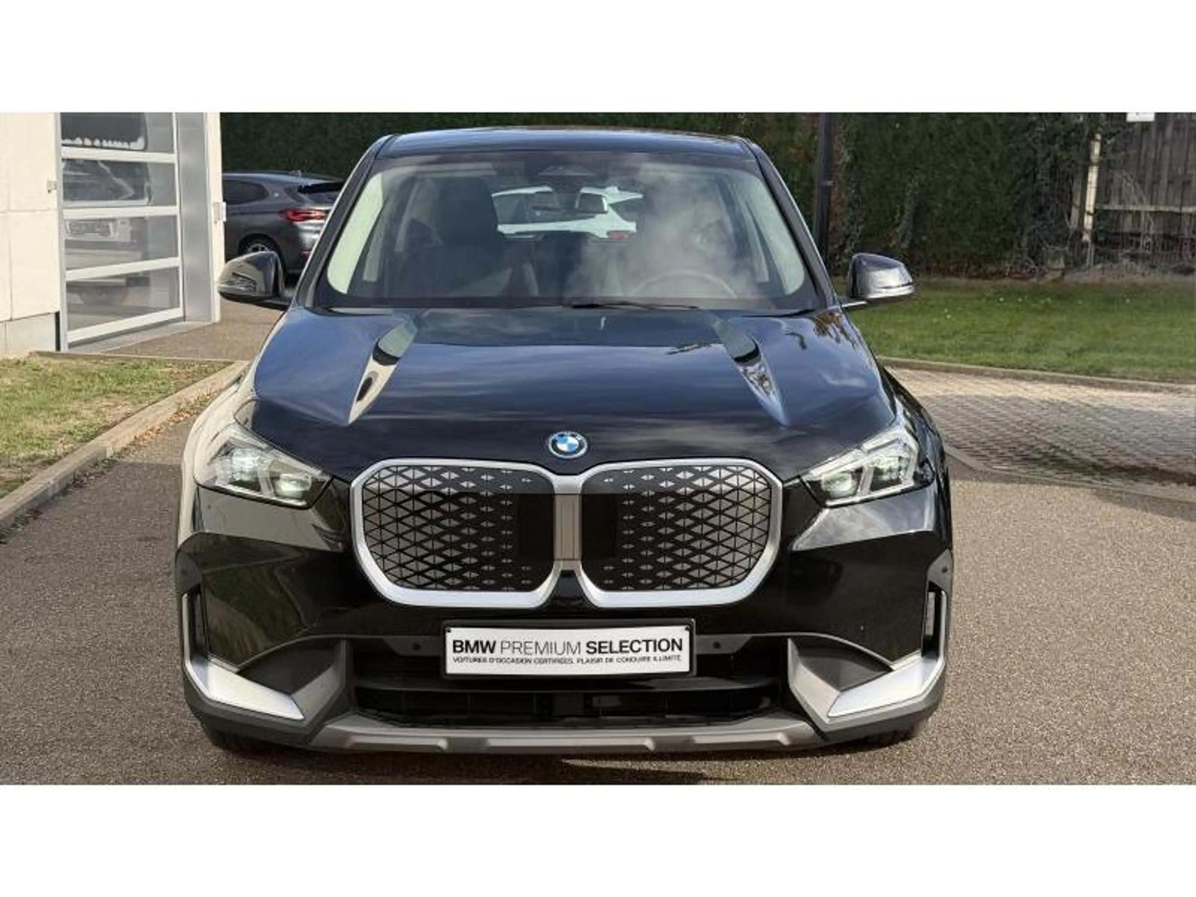 BMW iX1 eDrive 20 Accès Confort Feux LED Adaptatif *TVA* — photo 2