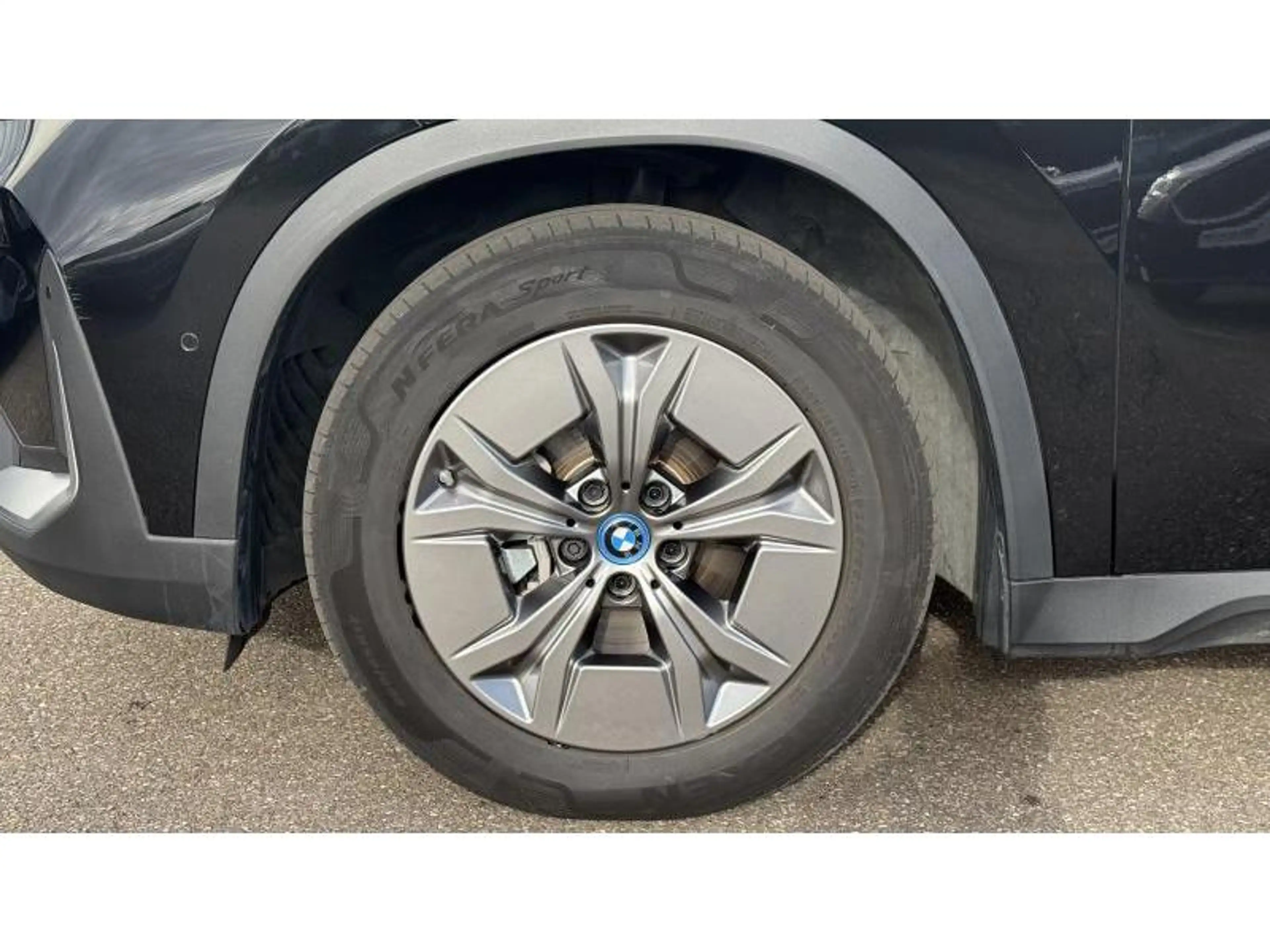 BMW iX1 eDrive 20 Accès Confort Feux LED Adaptatif *TVA* — photo 8