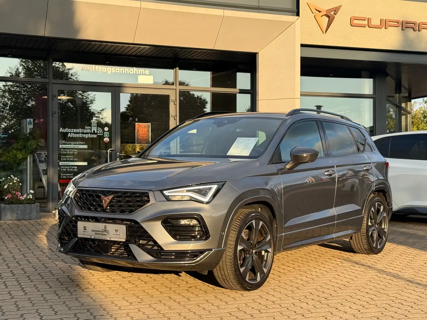 CUPRA Ateca 2.0 TSI VZ 4Drive AHK BEATS Audio  ACC 360°  Navi Gris - 2