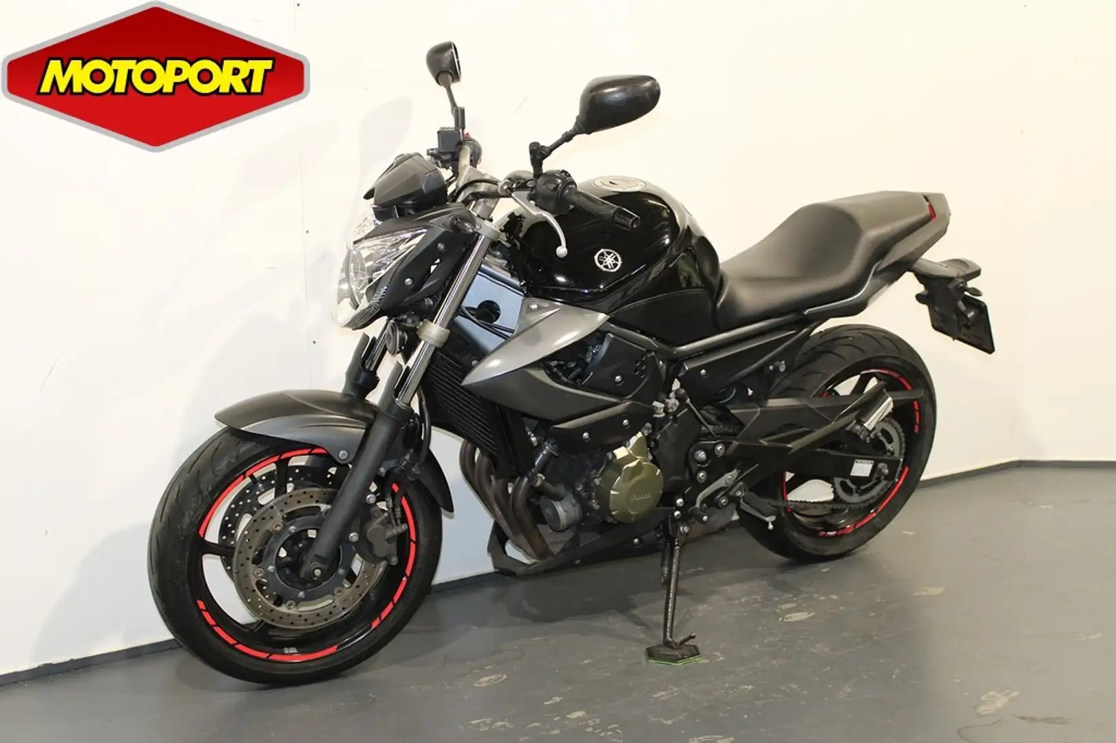 Yamaha XJ 6 Zwart - 2