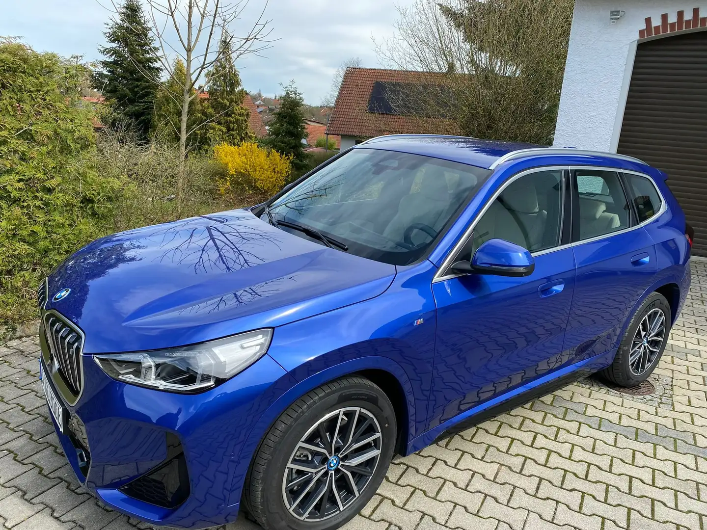 BMW X1 ix1Drive30 M Sportpaket, AHK, Prof Schnell-Laden Blau - 1