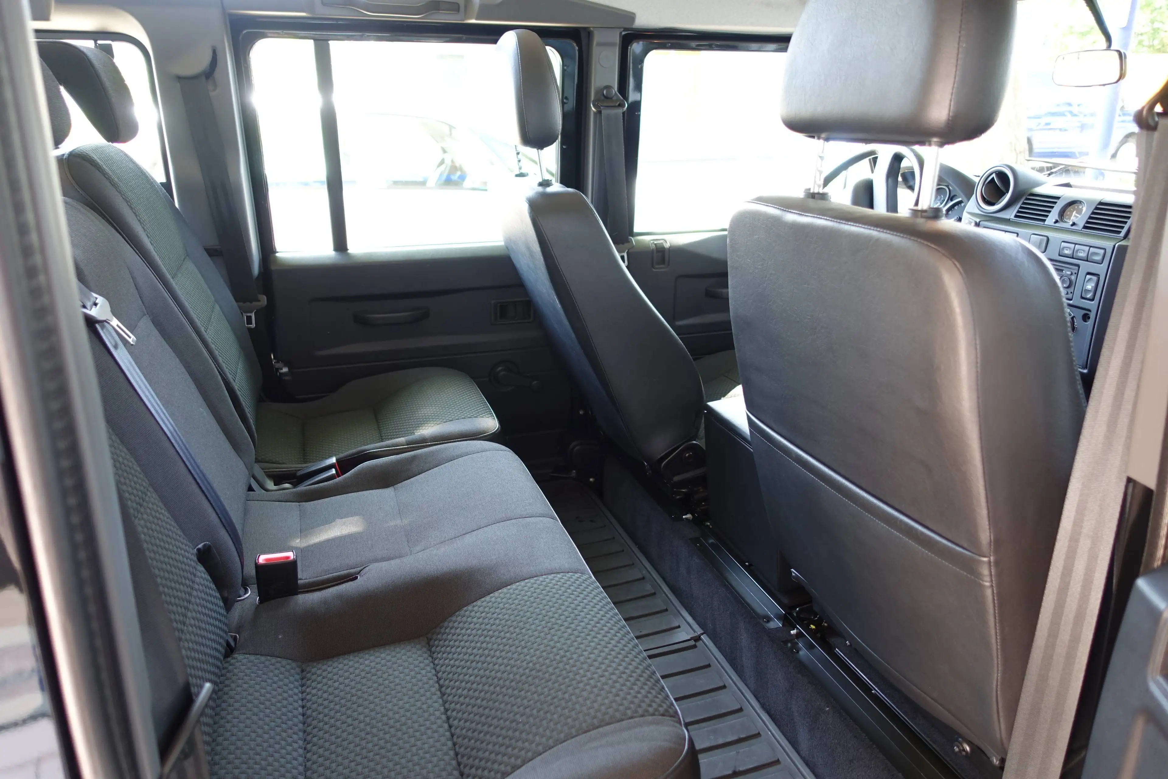 Land Rover Defender 110 E Station W. TD4 UNIKAT ORIGINAL *7.500KM !!! — photo 4