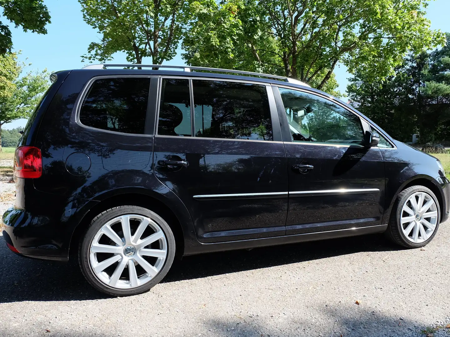 Volkswagen Touran Touran 2.0 TDI DPF DSG Highline Schwarz - 2