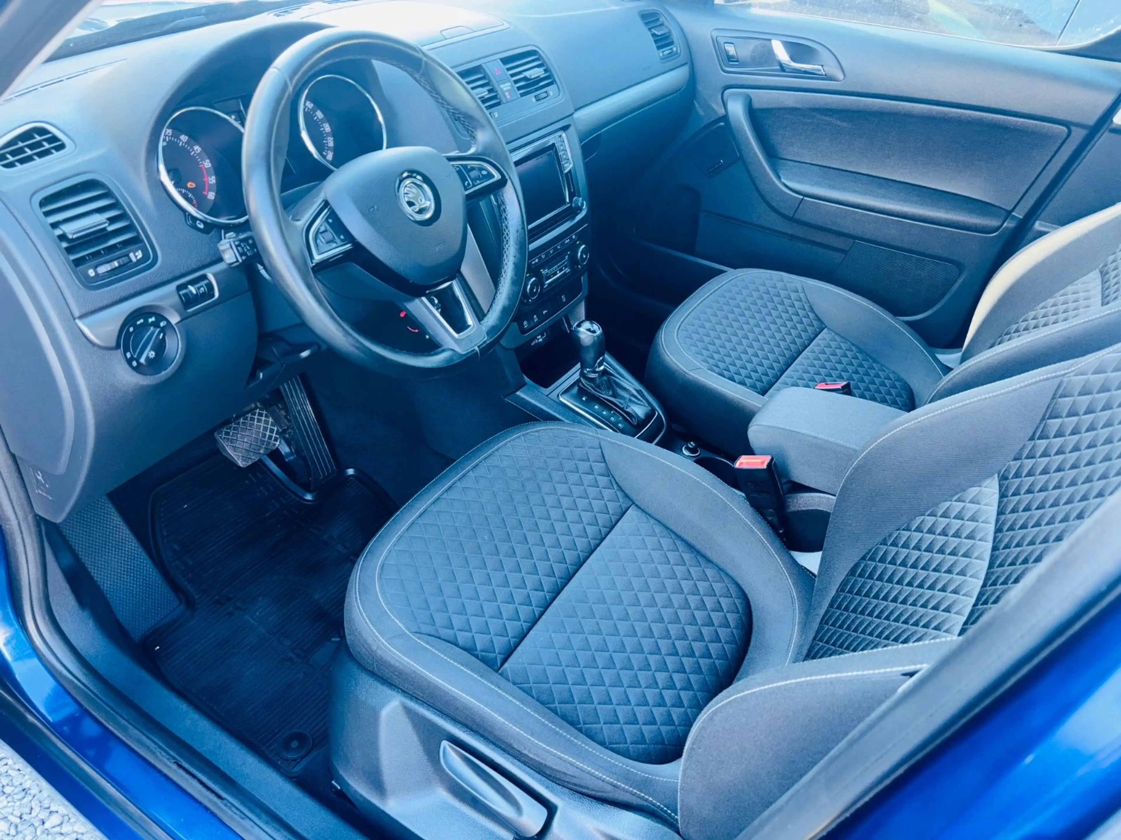 Skoda Yeti Drive DSG 4x4 NAVI,Allwetterreifen,AHK,TÜV — photo 6