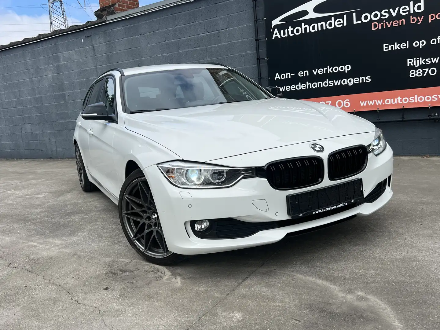 BMW 320 d Touring Automaat Euro 5 / 184 PK / NAVI / PDC Wit - 1