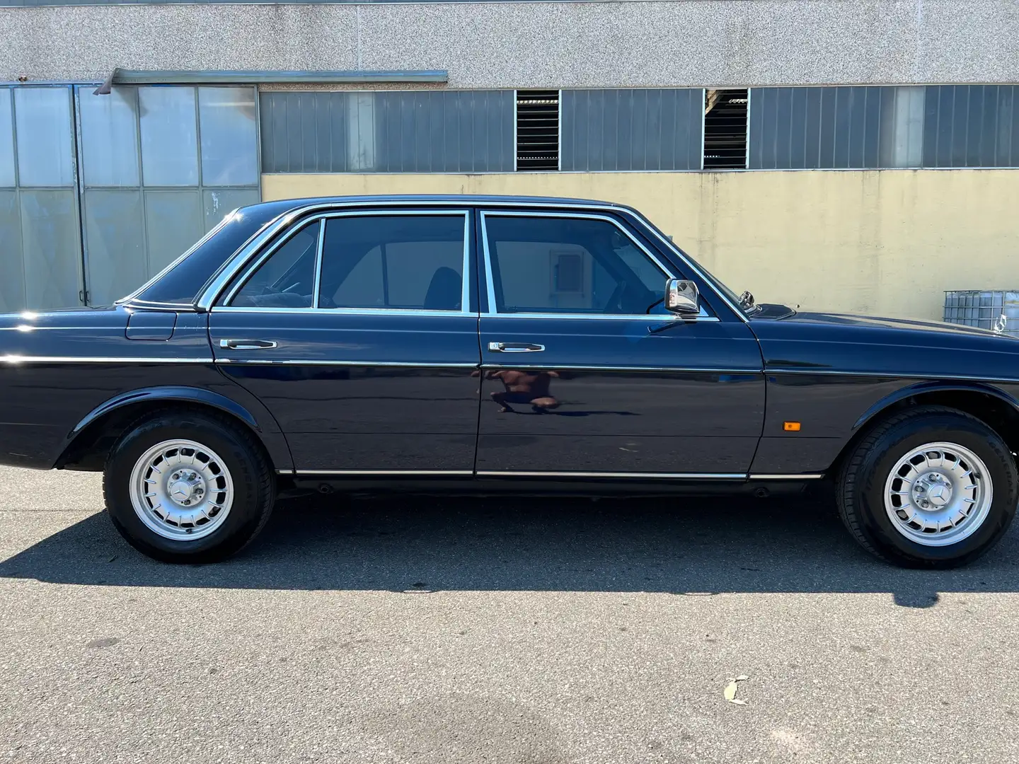 Mercedes-Benz E 230 (124) Niebieski - 2