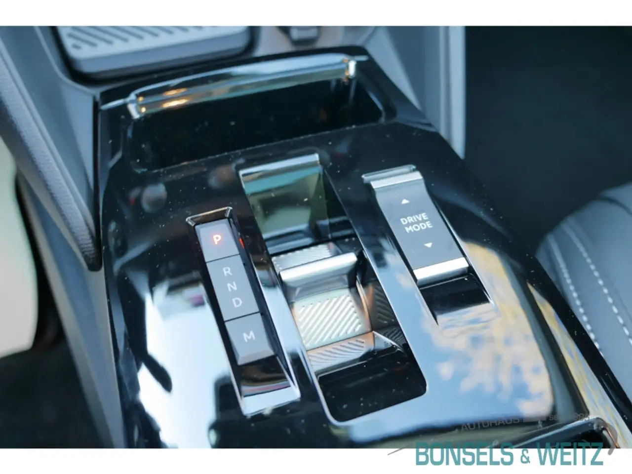 Citroen C4 HYBRID 145 DOPPELKUPPLUNG 6-GANG MAX El. Panodach 13