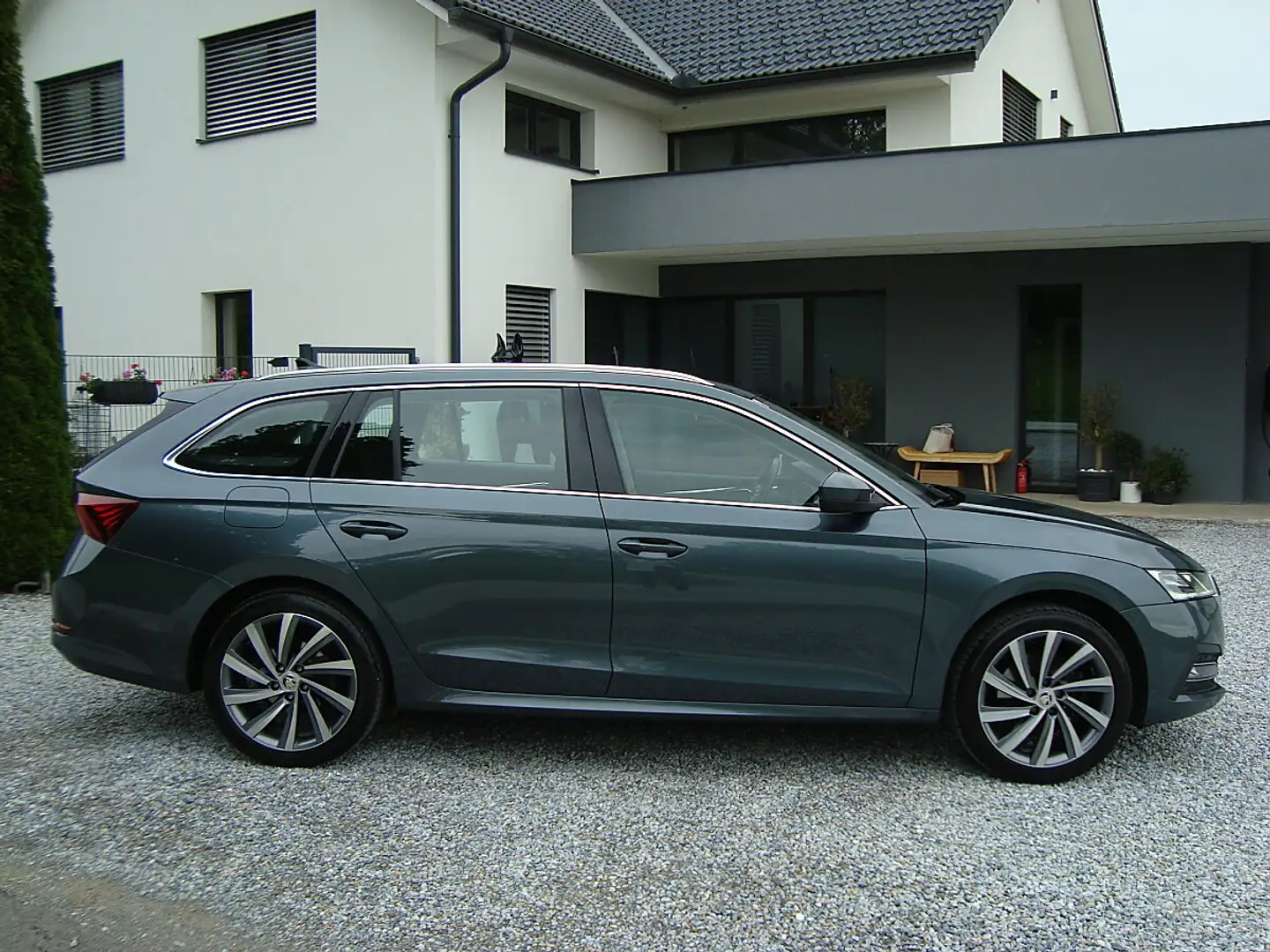 Skoda Octavia Combi Style IV DSG LED-Matrix 18-Zoll 1-Hand !! Grau - 2
