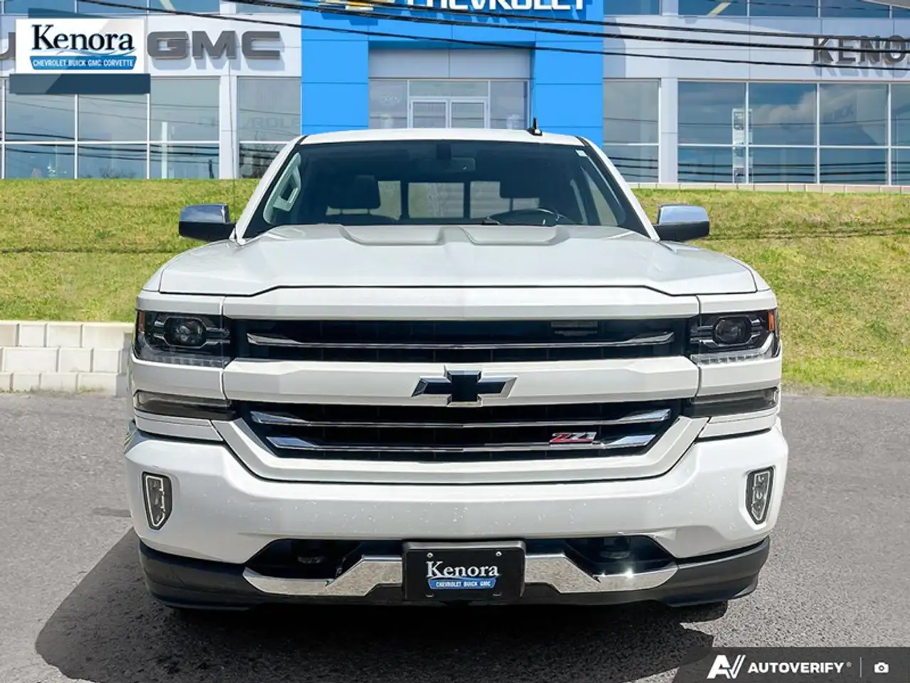 Chevrolet Silverado 1500 снимка Chevrolet Silverado 1500