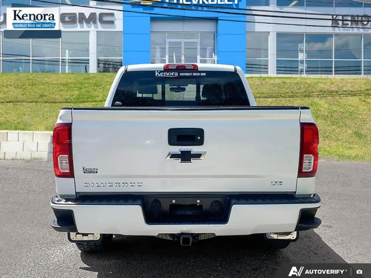 Chevrolet Silverado 1500 снимка Chevrolet Silverado 1500