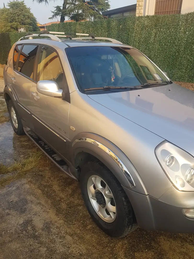 SsangYong Rexton Rexton 2.7 xdi Plus1 Plateado - 2