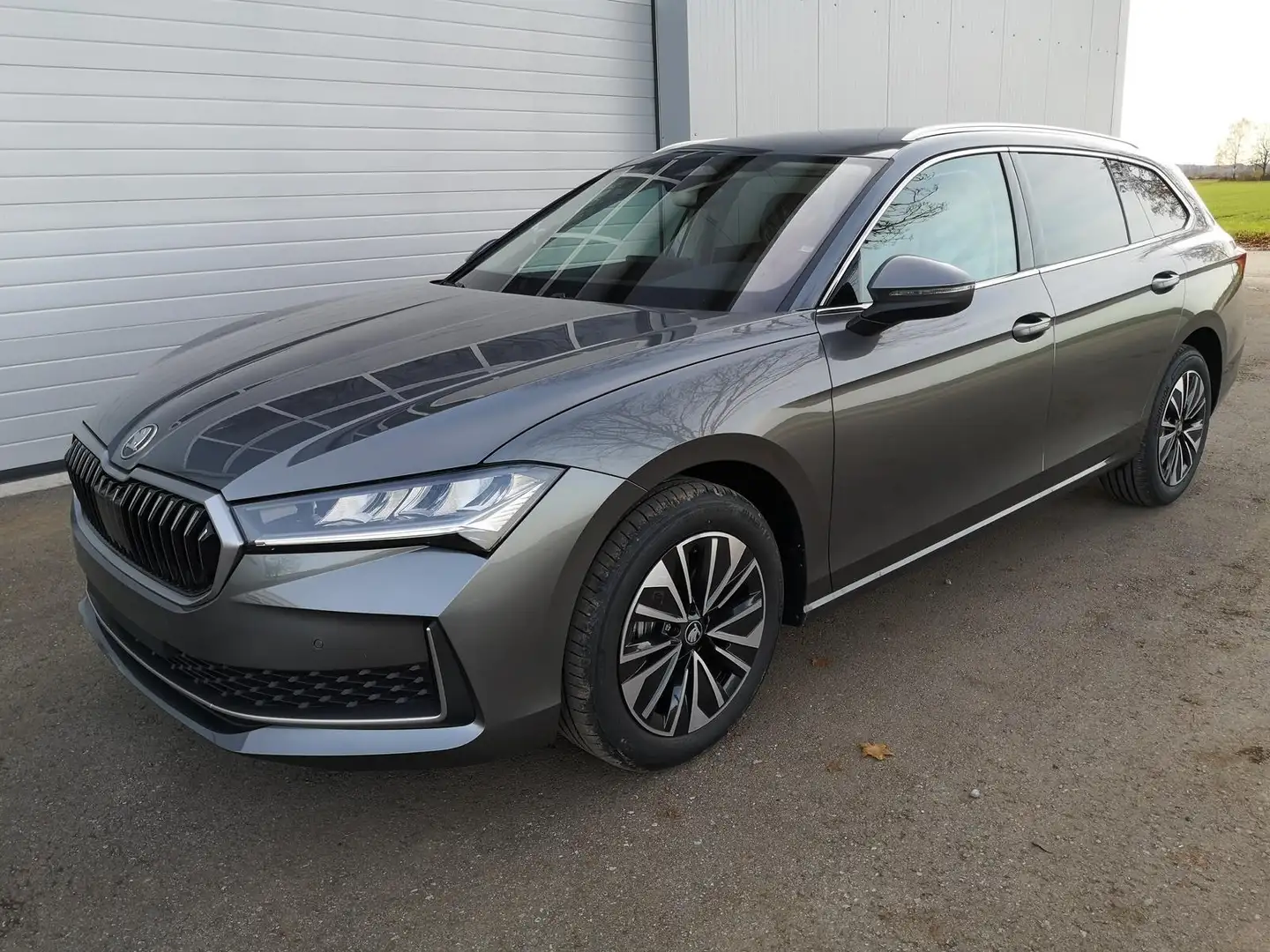 Skoda Superb Combi 2.0 TDI 142kW 4x4 Selection DSG Standh So... Grau - 1