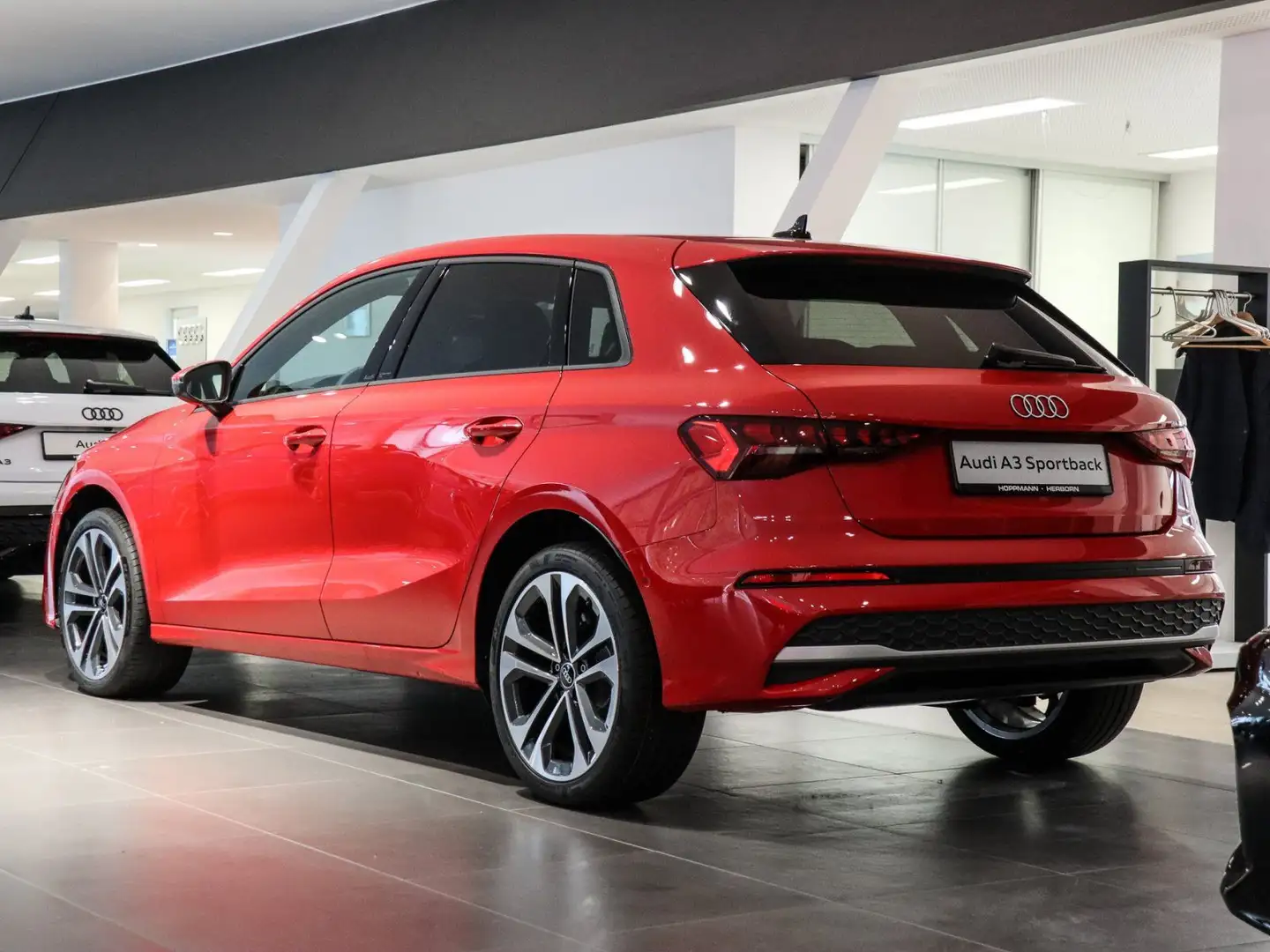 Audi A3 30 TFSI LED Sportsitze Navi Soundsy Rouge - 2