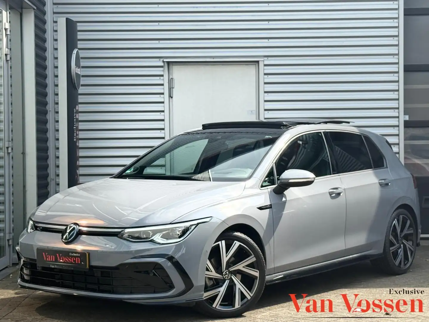 Volkswagen Golf 8 1.5 eTSI 3X R-line|PANO|Navi|Camera|Sfeerverlich Grijs - 1
