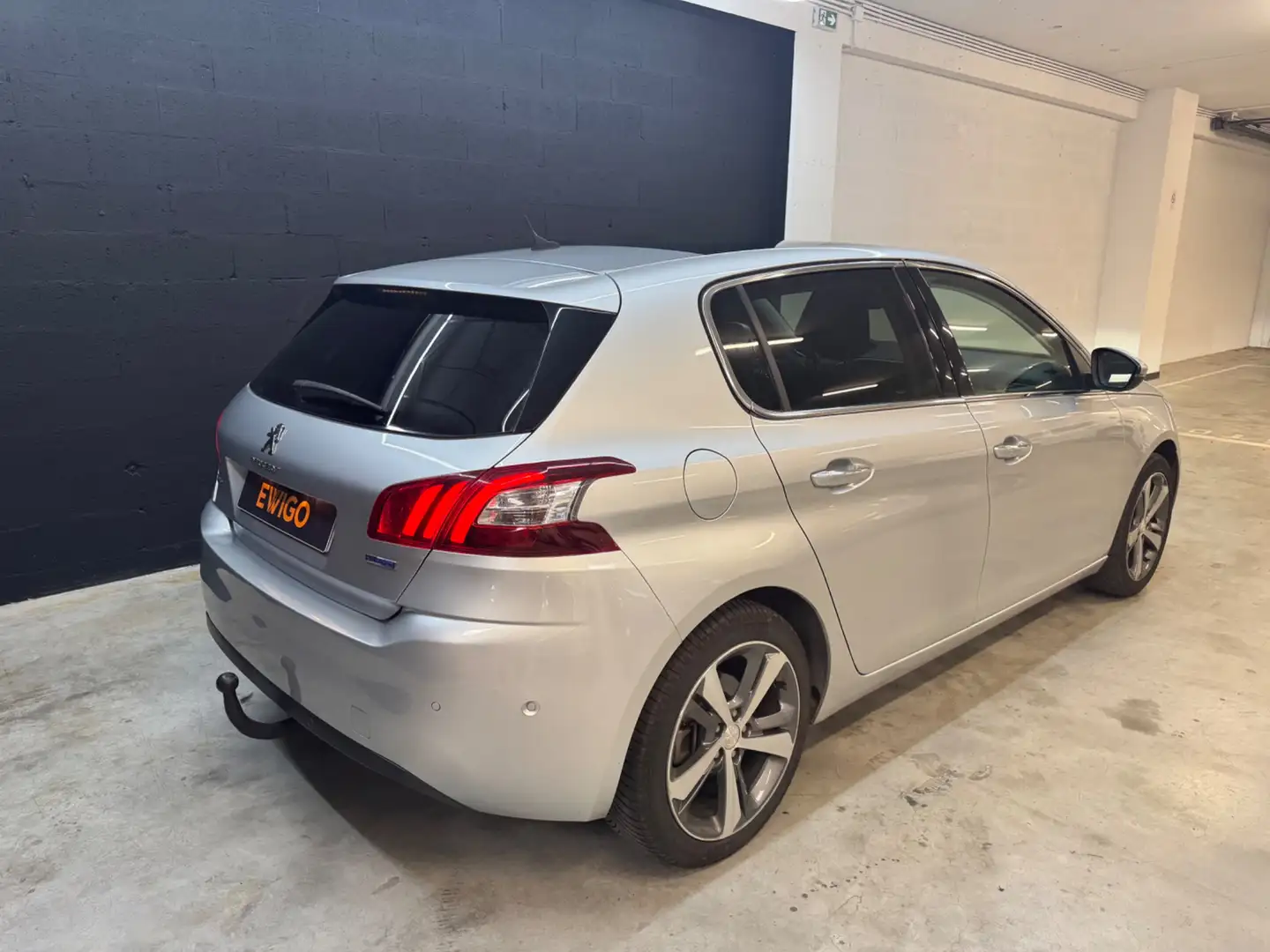 Peugeot 308 1.6 BLUEHDI 120 FELINE ATTELAGE / CAMERA / TOIT PANORAMIQUE / PARK PILOT - 2