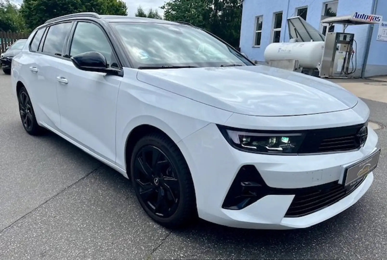 Opel Astra Sports Tourer 1.2 Turbo GS"Alu,Navi,SHZ,LRH,RFK" Blanc - 2
