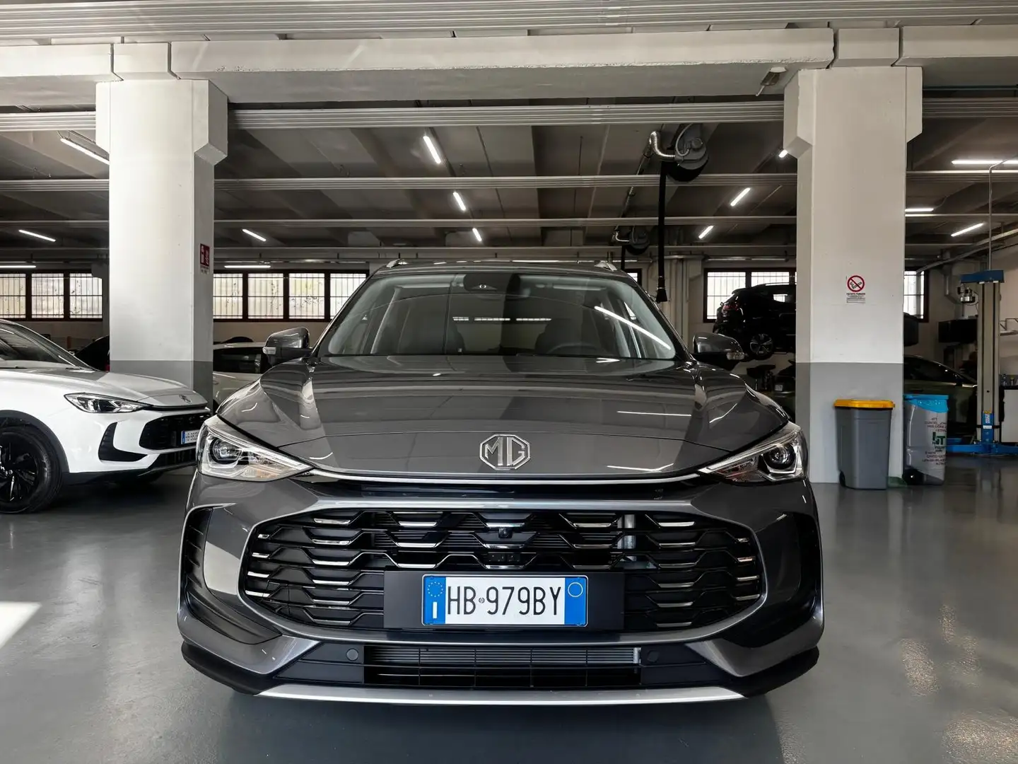 MG ZS 1.5 HYBRID+ LUXURY Gris - 2