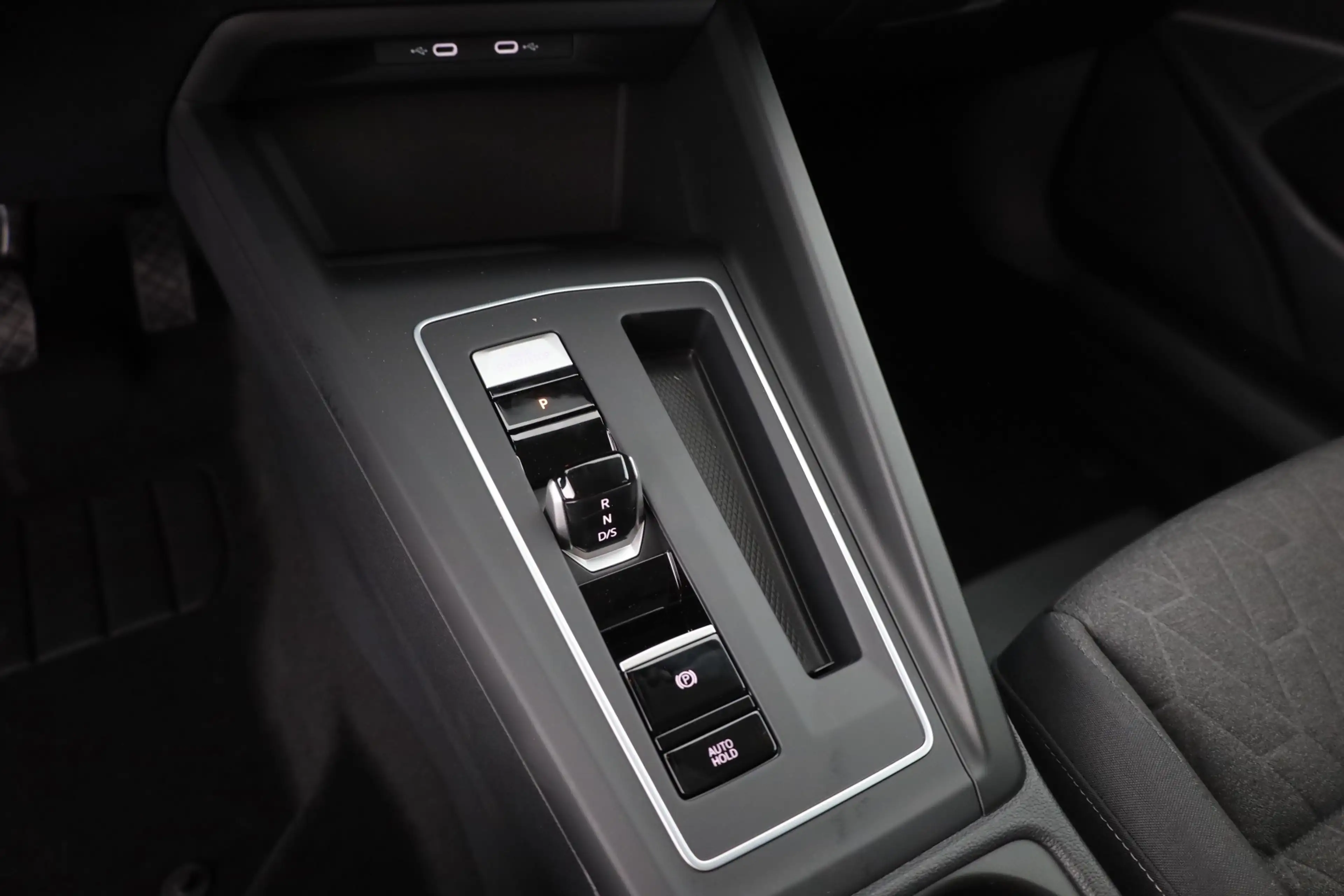 Volkswagen Golf VIII 1.5 eTSI DSG LED ACC Kamera — photo 13