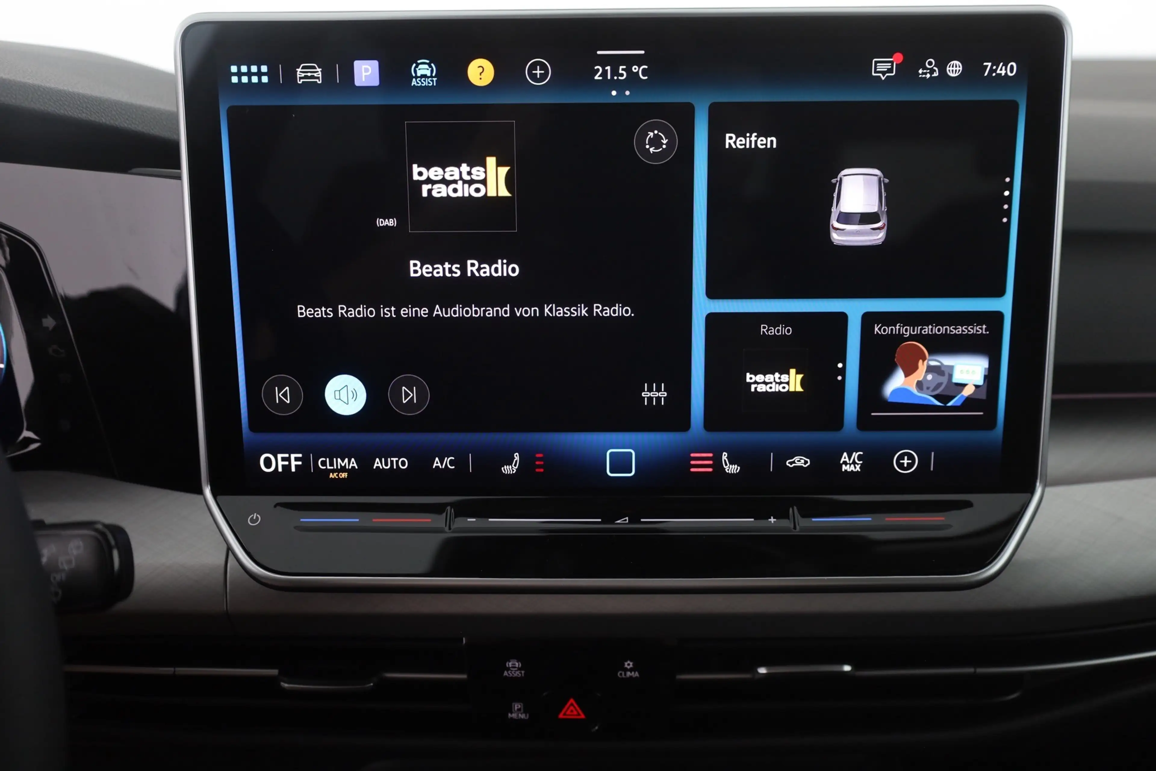 Volkswagen Golf VIII 1.5 eTSI DSG LED ACC Kamera — photo 11