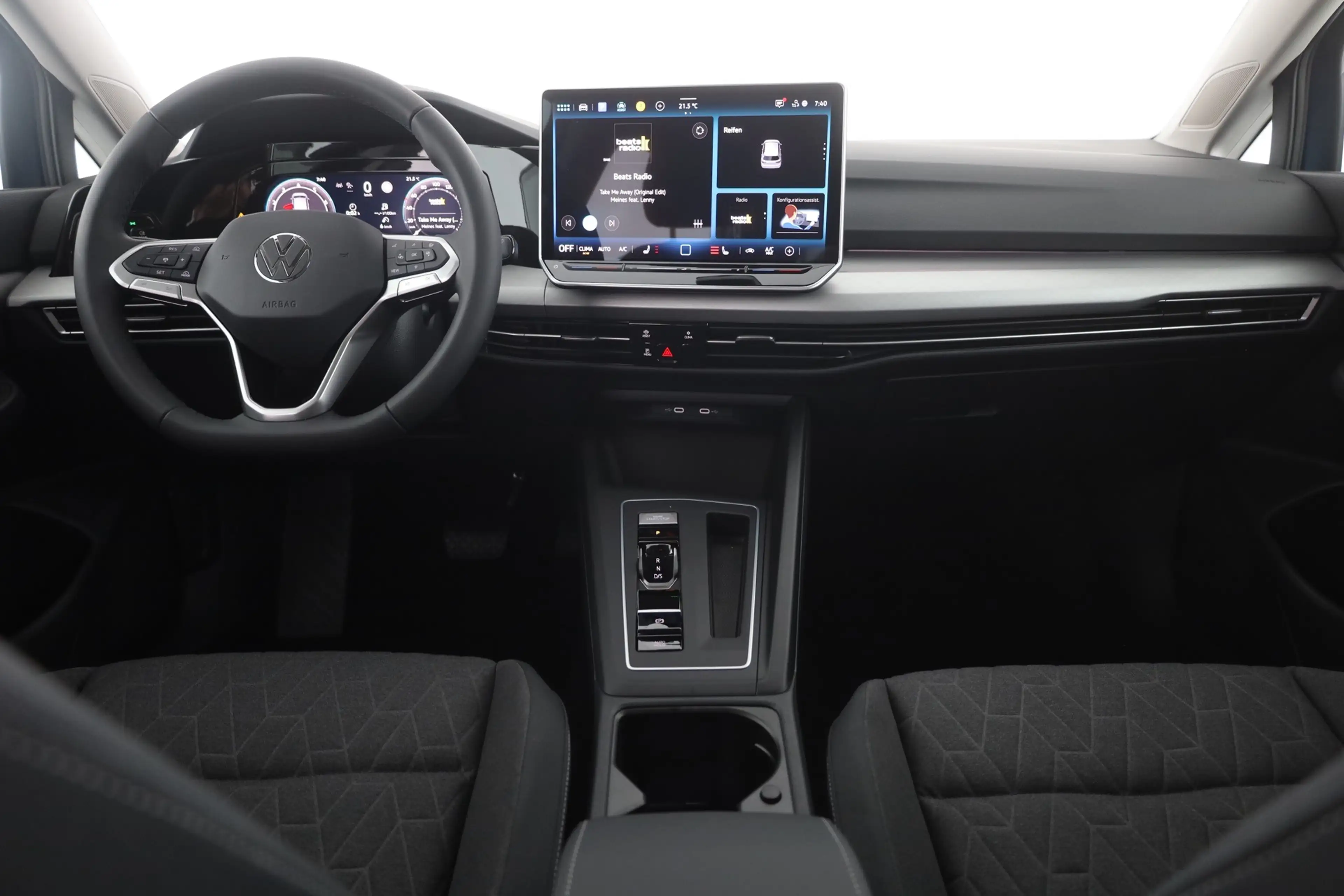Volkswagen Golf VIII 1.5 eTSI DSG LED ACC Kamera — photo 9