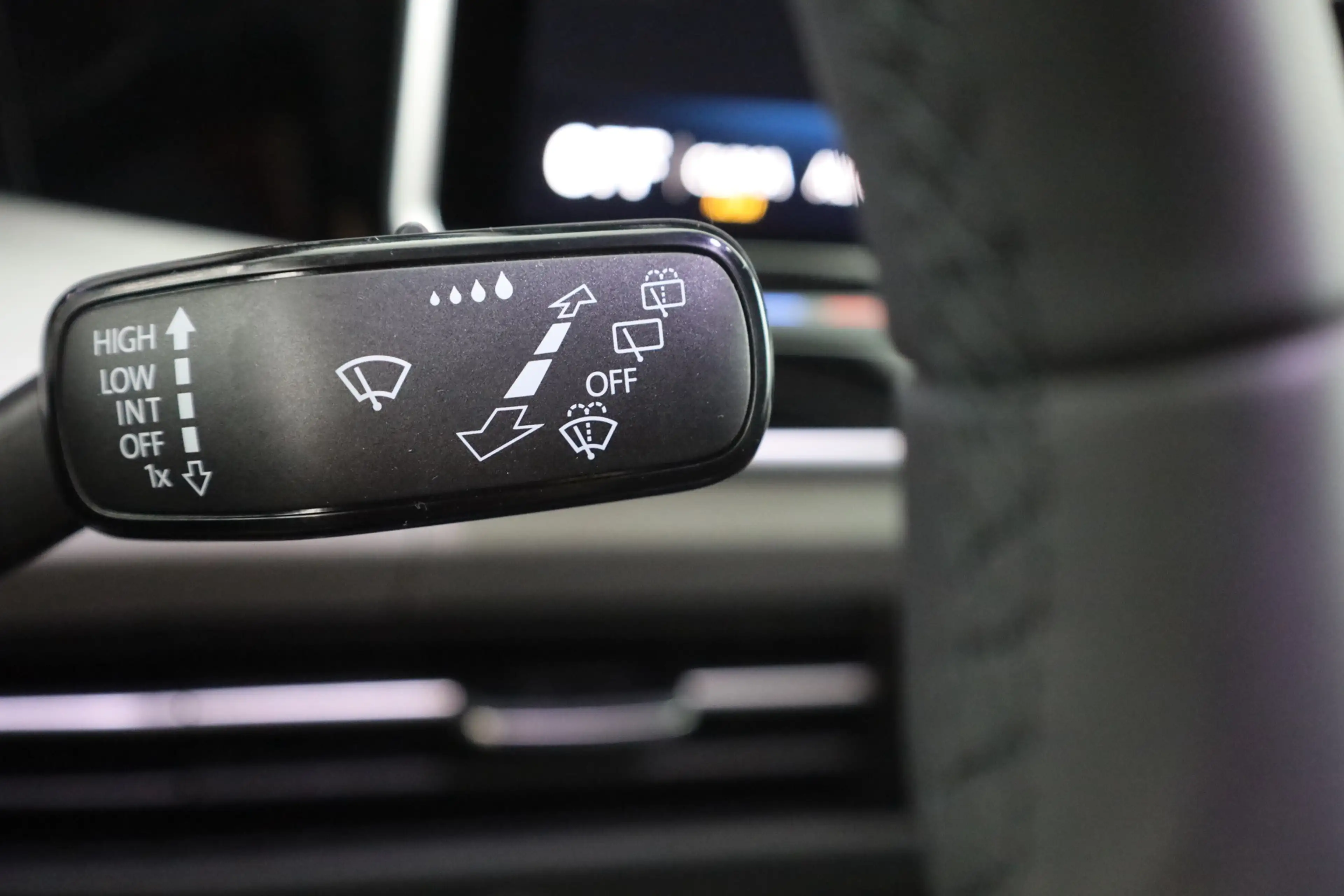 Volkswagen Golf VIII 1.5 eTSI DSG LED ACC Kamera — photo 19