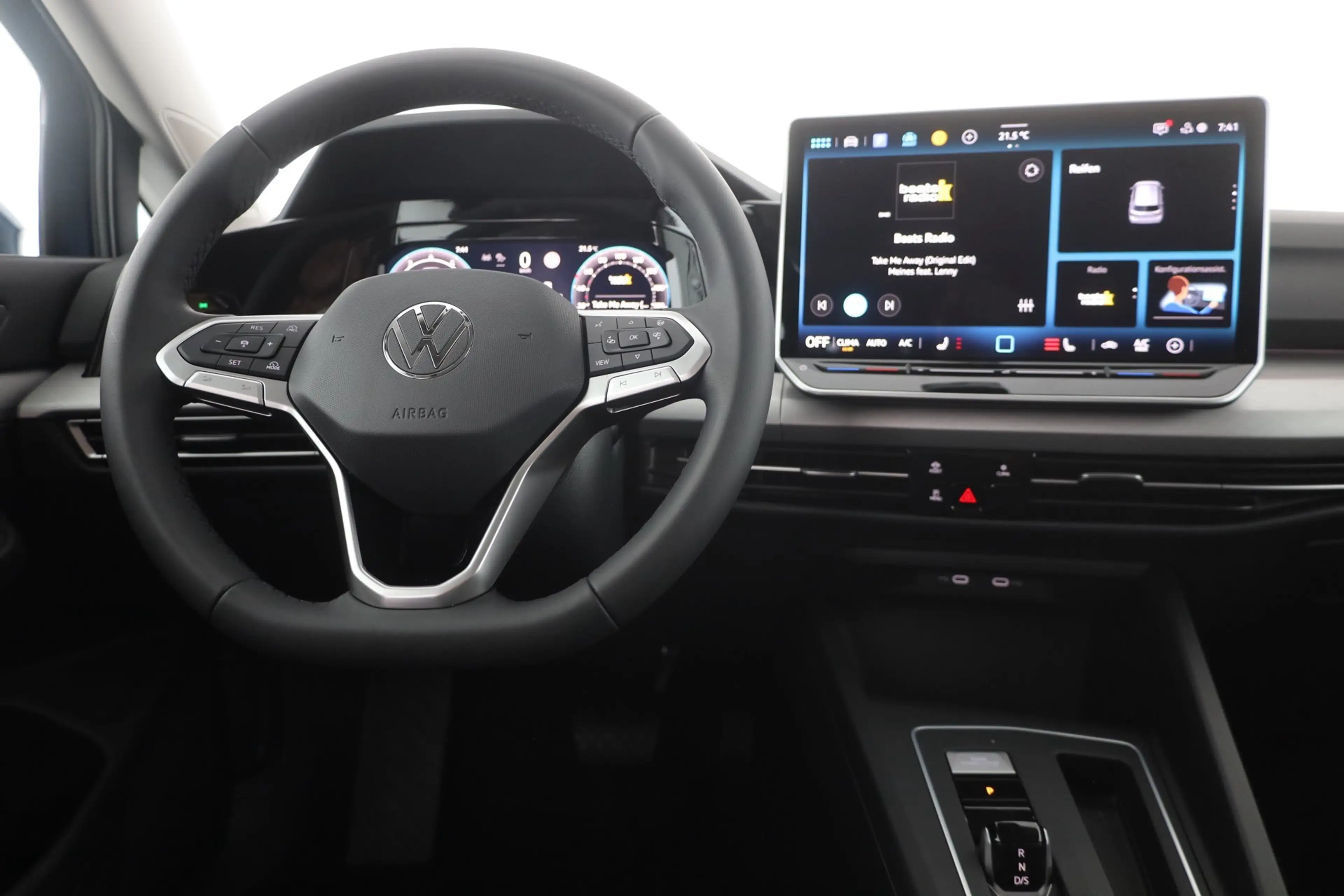 Volkswagen Golf VIII 1.5 eTSI DSG LED ACC Kamera — photo 10