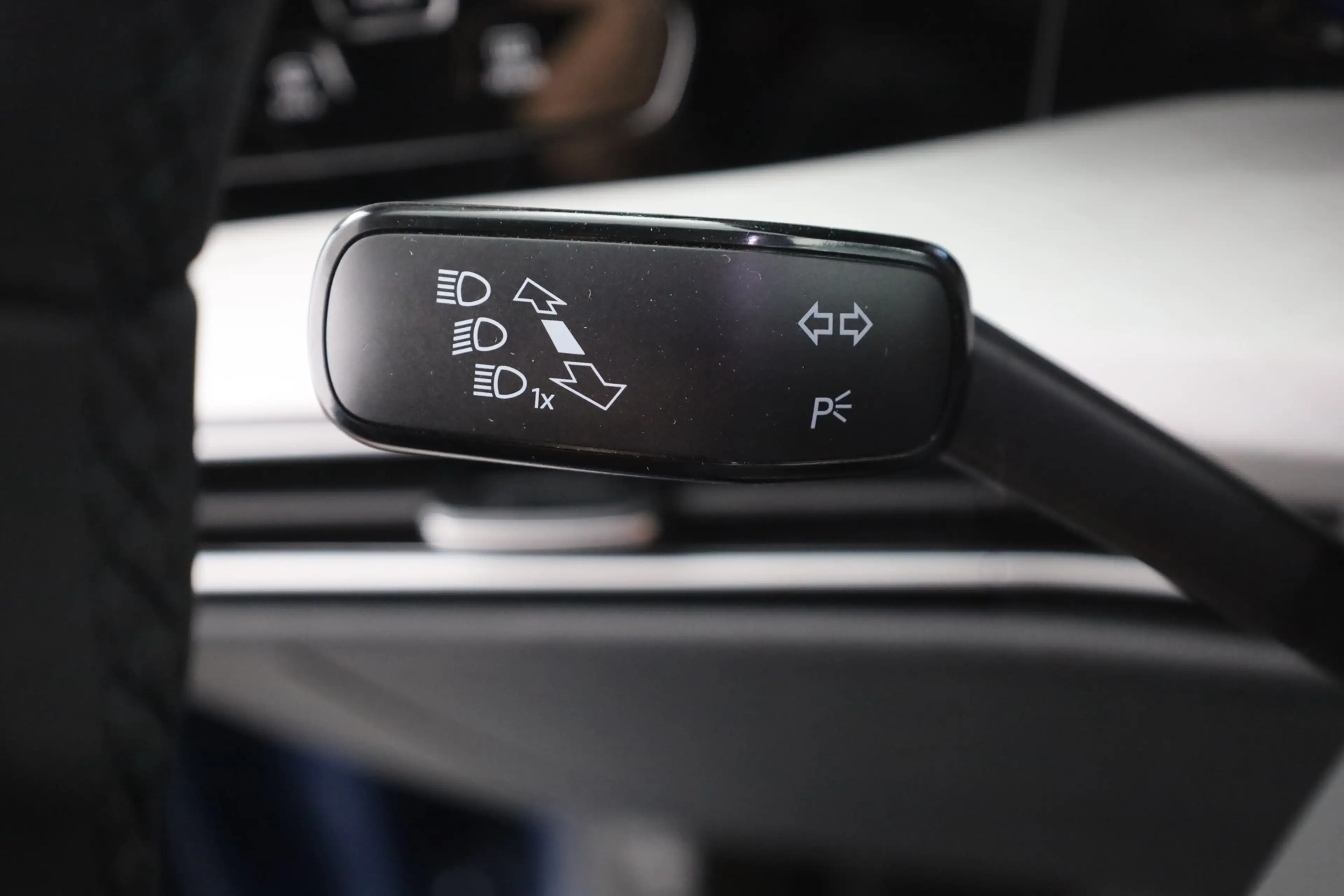 Volkswagen Golf VIII 1.5 eTSI DSG LED ACC Kamera — photo 18