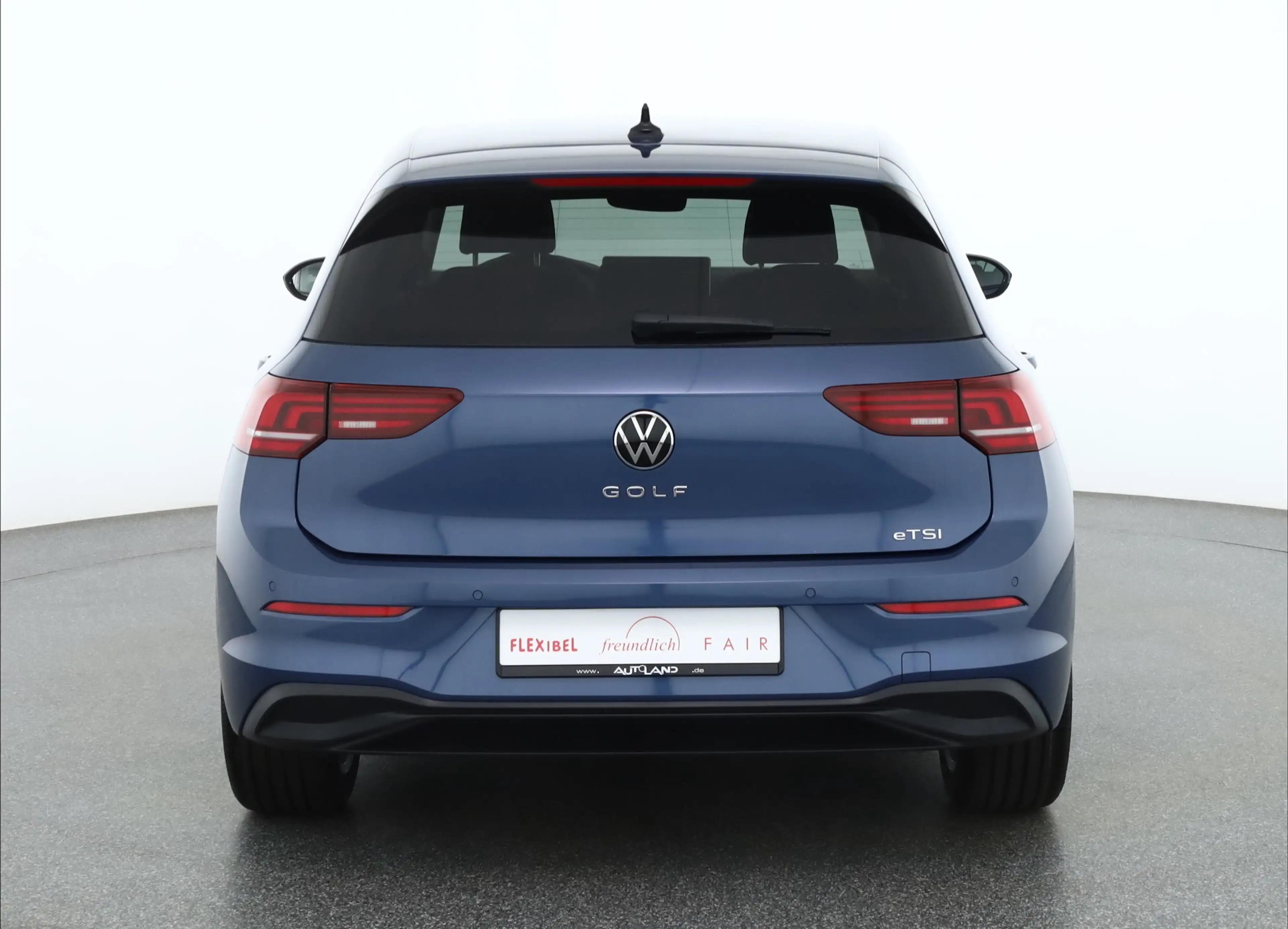 Volkswagen Golf VIII 1.5 eTSI DSG LED ACC Kamera — photo 4