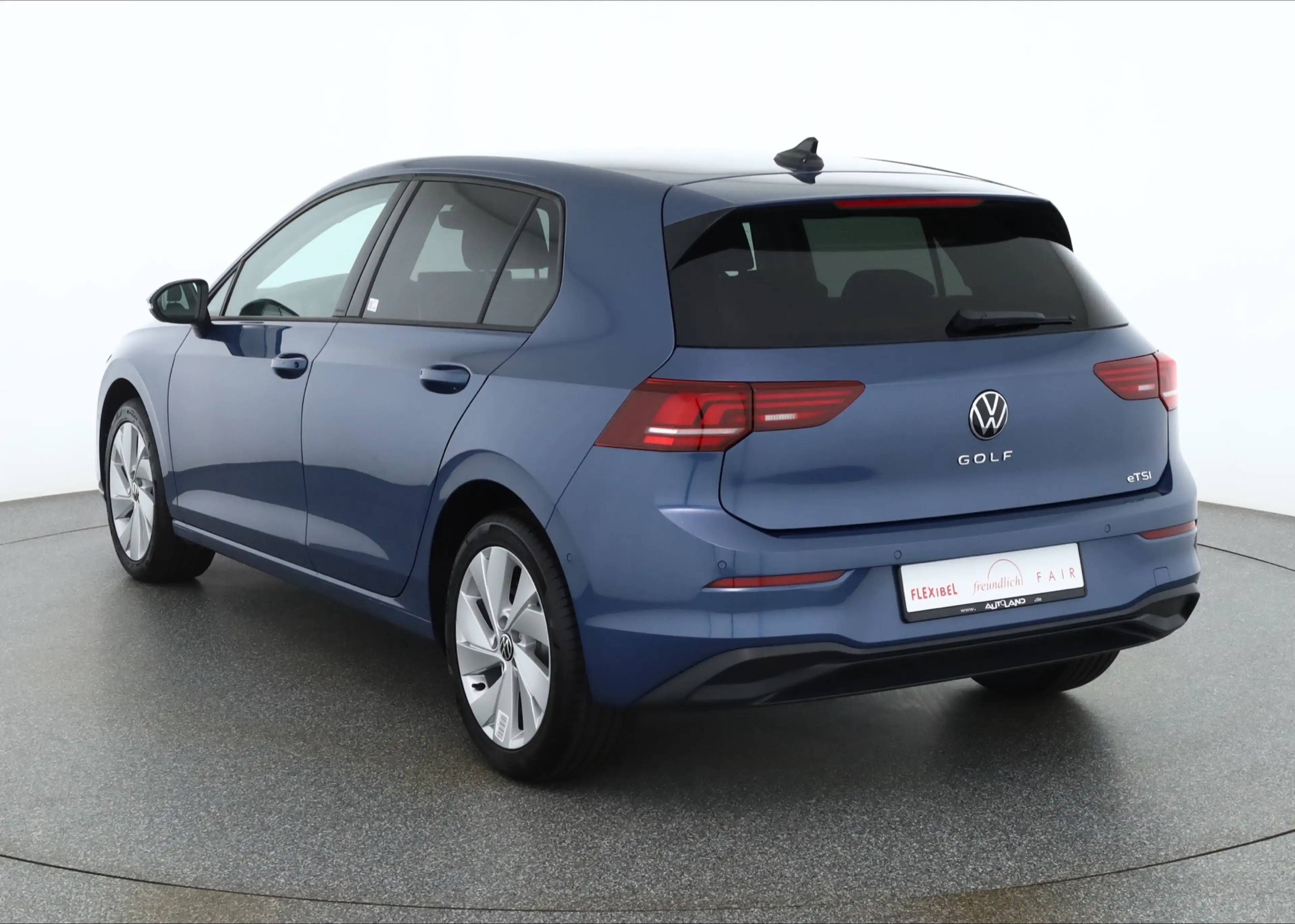 Volkswagen Golf VIII 1.5 eTSI DSG LED ACC Kamera — photo 3