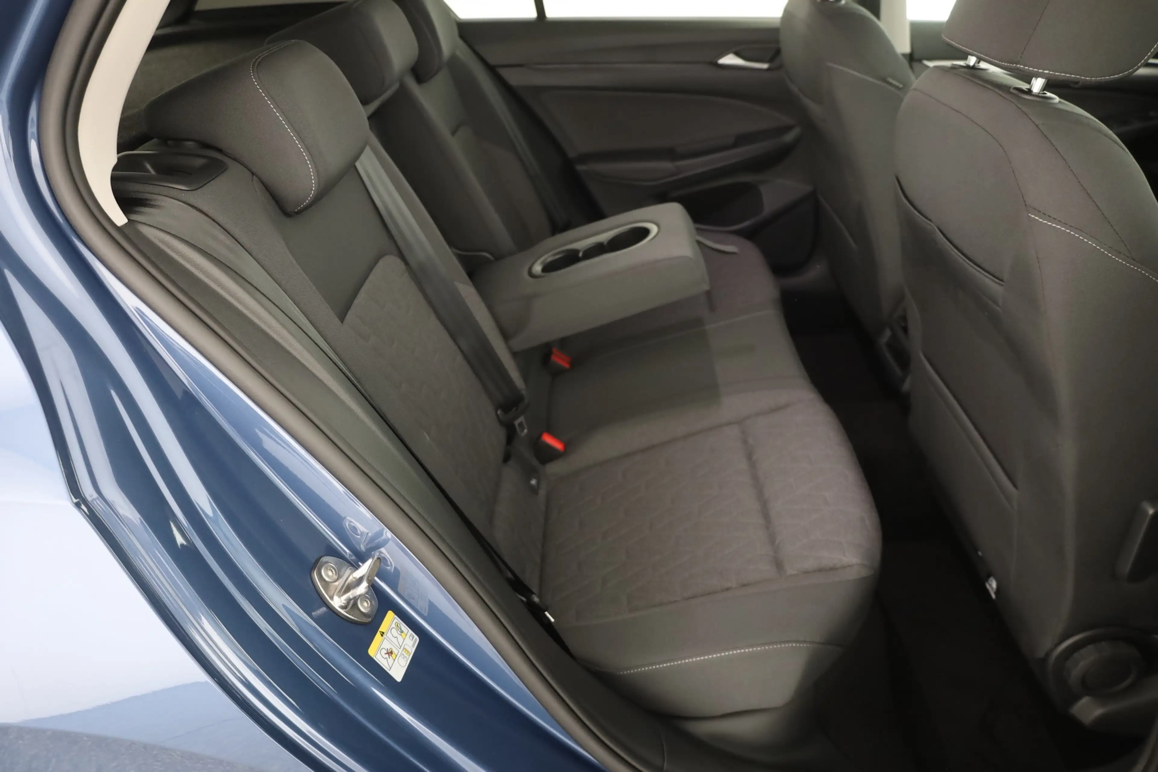 Volkswagen Golf VIII 1.5 eTSI DSG LED ACC Kamera — photo 24