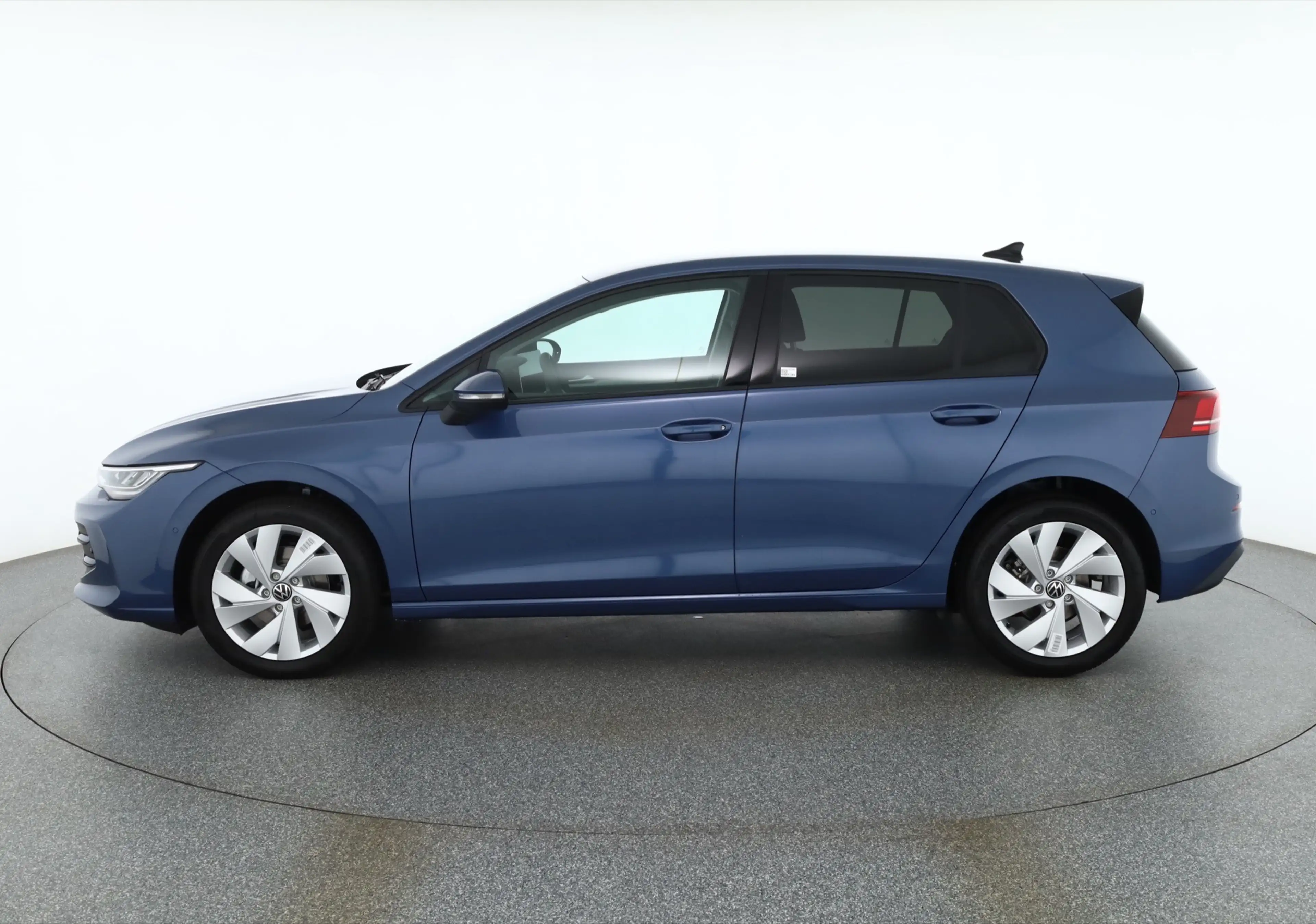Volkswagen Golf VIII 1.5 eTSI DSG LED ACC Kamera — photo 2