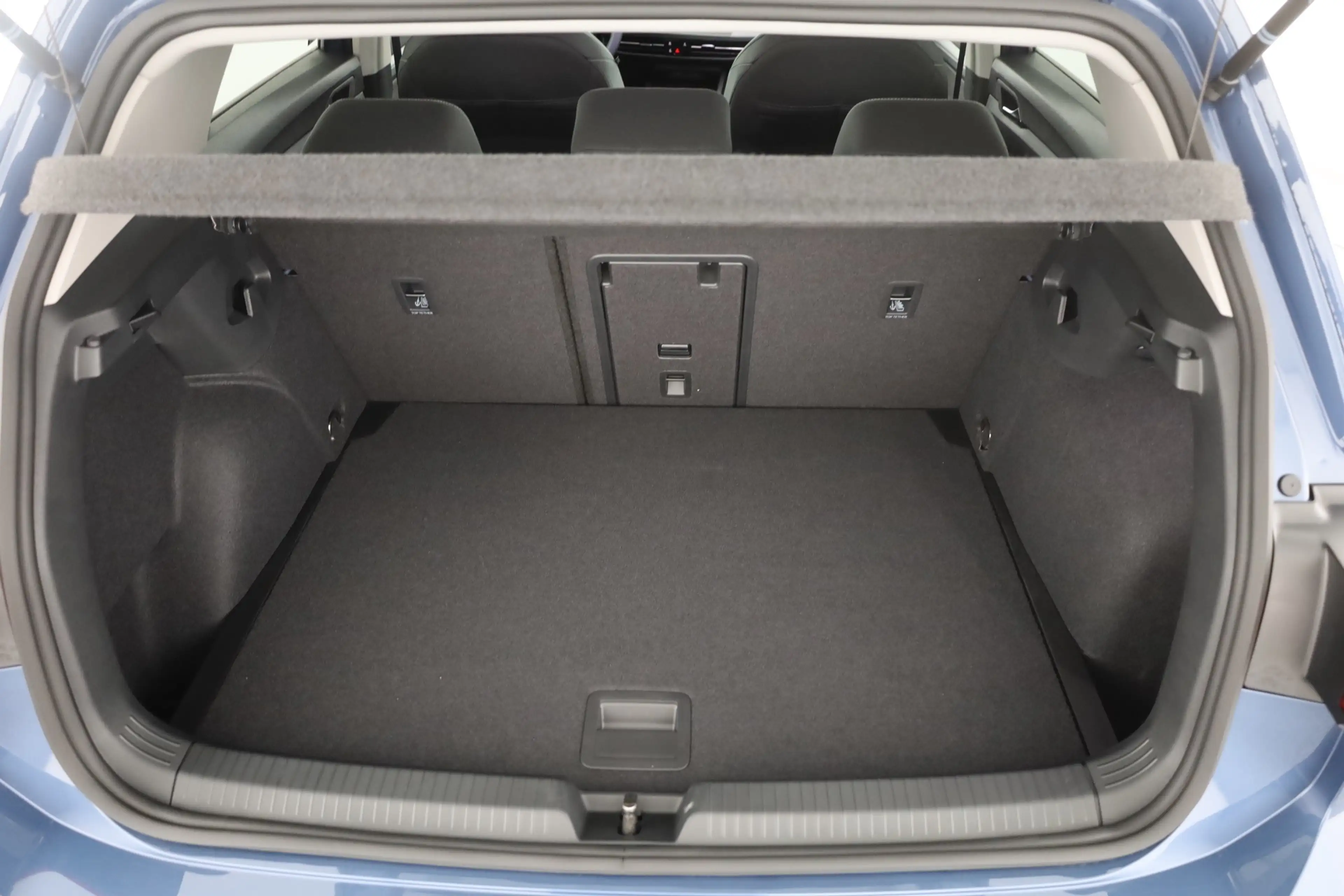 Volkswagen Golf VIII 1.5 eTSI DSG LED ACC Kamera — photo 25