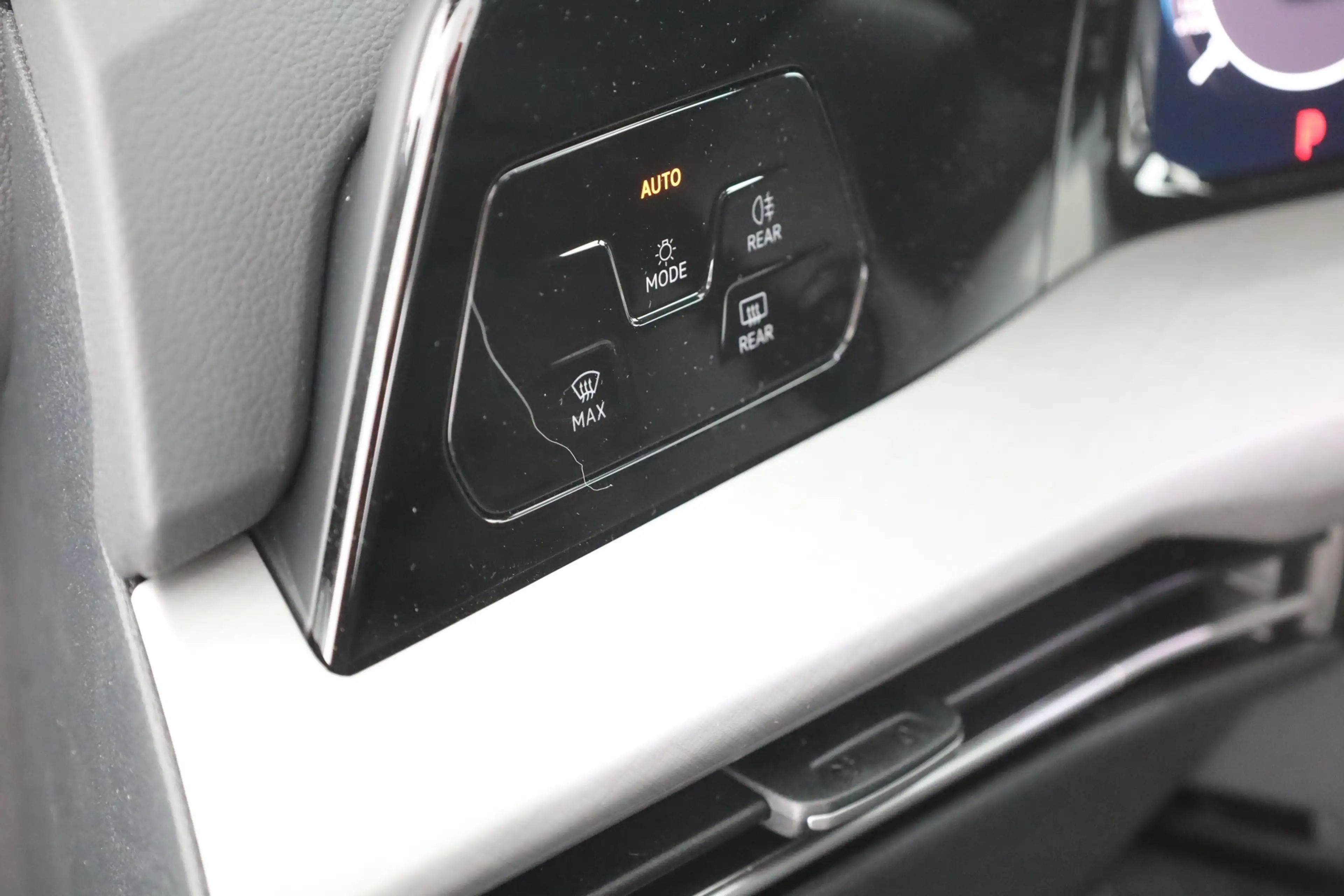 Volkswagen Golf VIII 1.5 eTSI DSG LED ACC Kamera — photo 20