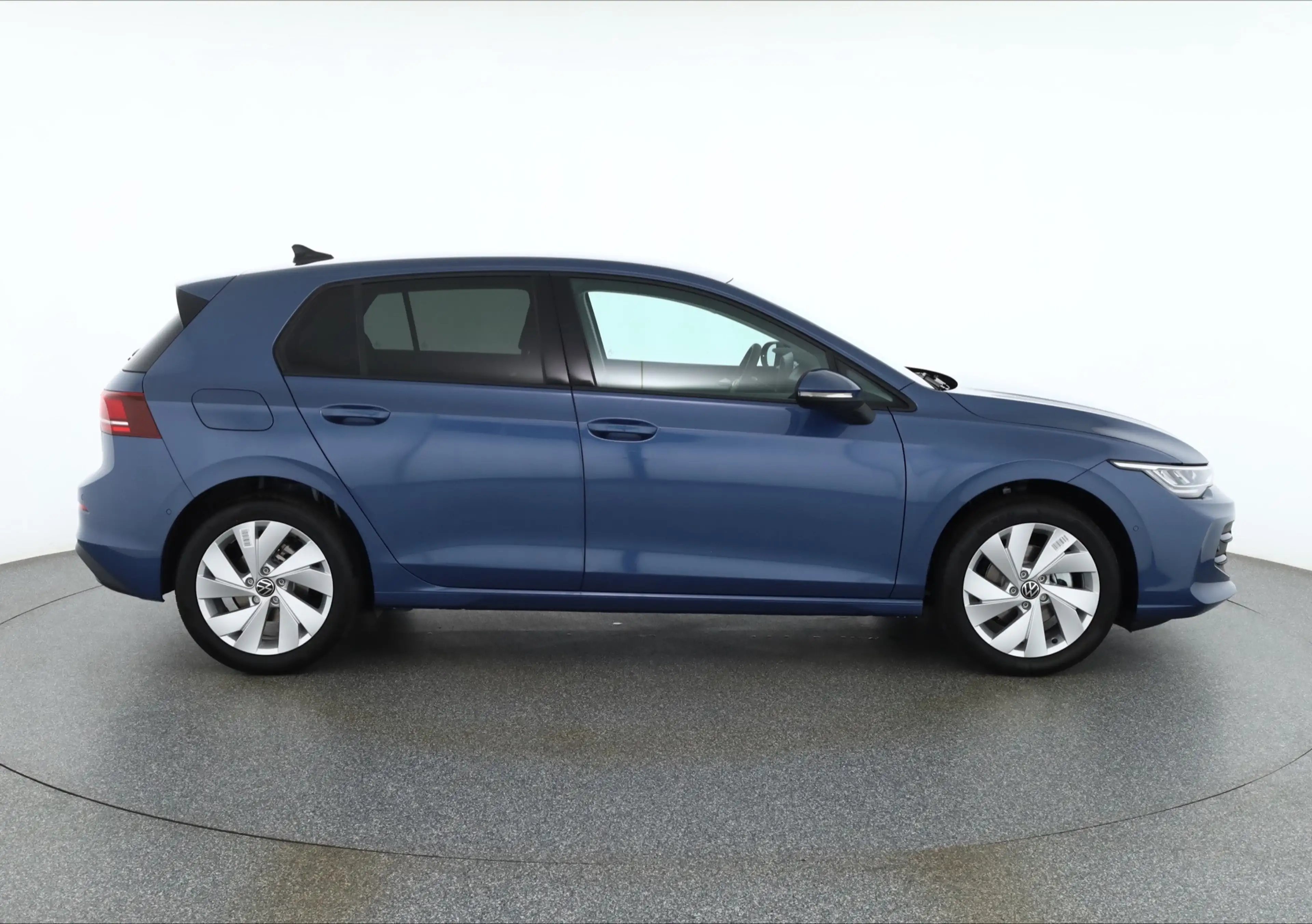 Volkswagen Golf VIII 1.5 eTSI DSG LED ACC Kamera — photo 6