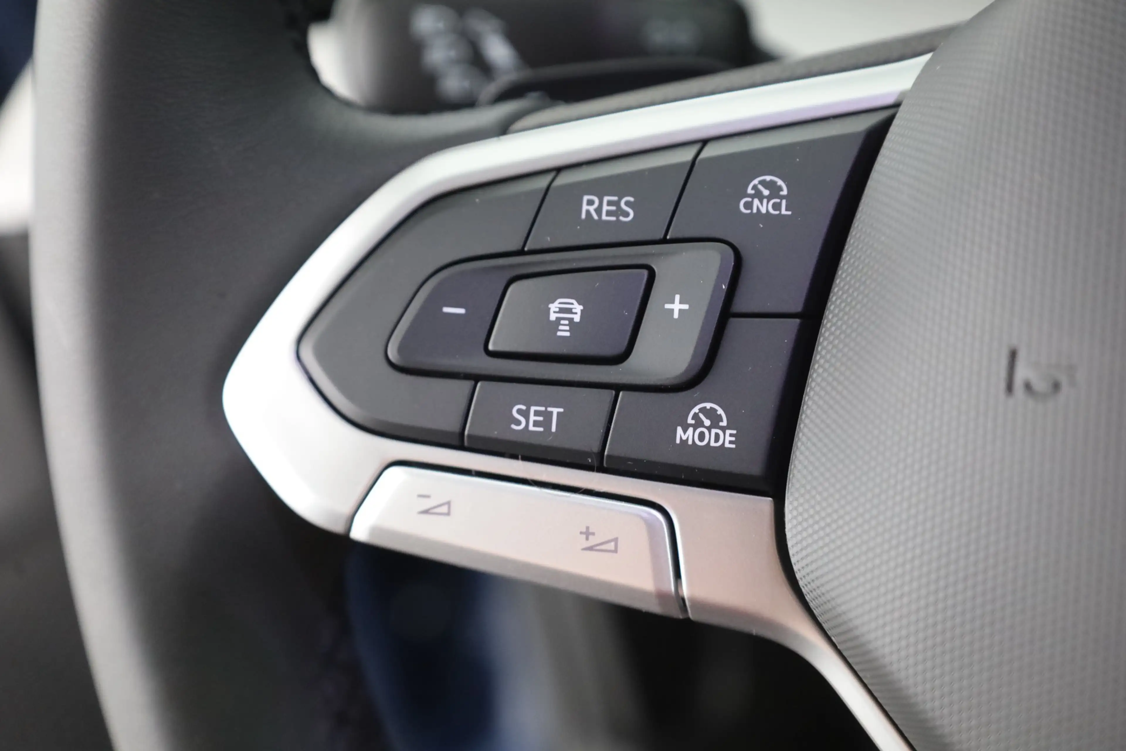Volkswagen Golf VIII 1.5 eTSI DSG LED ACC Kamera — photo 15