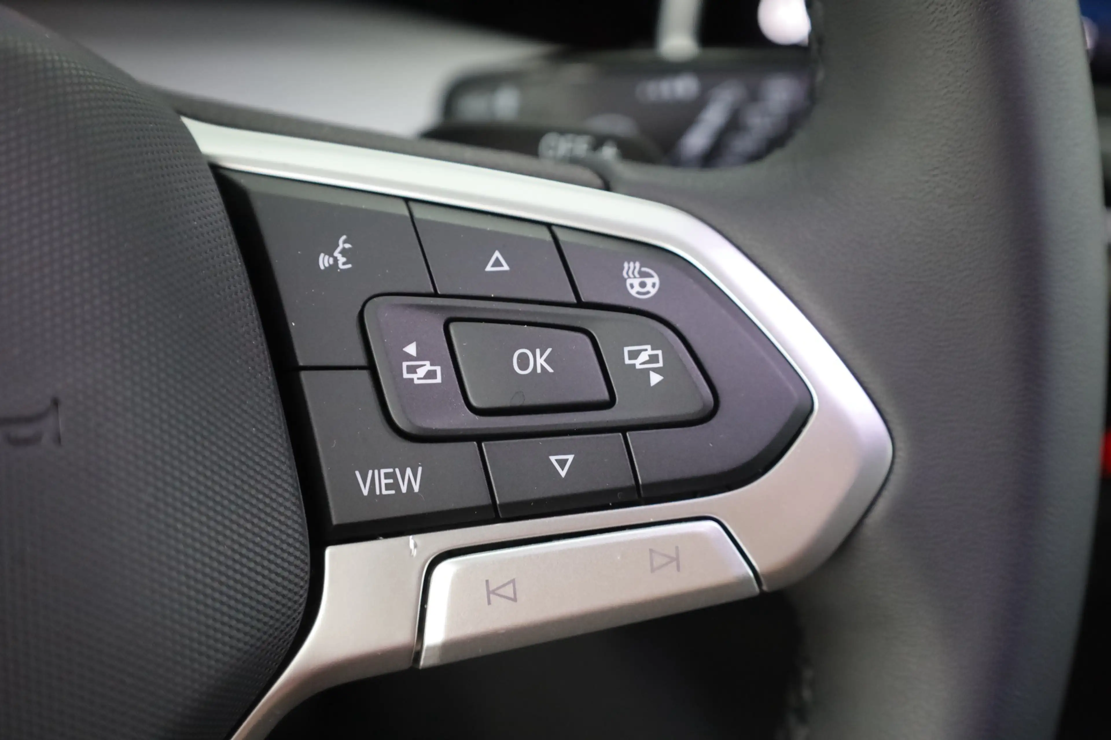 Volkswagen Golf VIII 1.5 eTSI DSG LED ACC Kamera — photo 16
