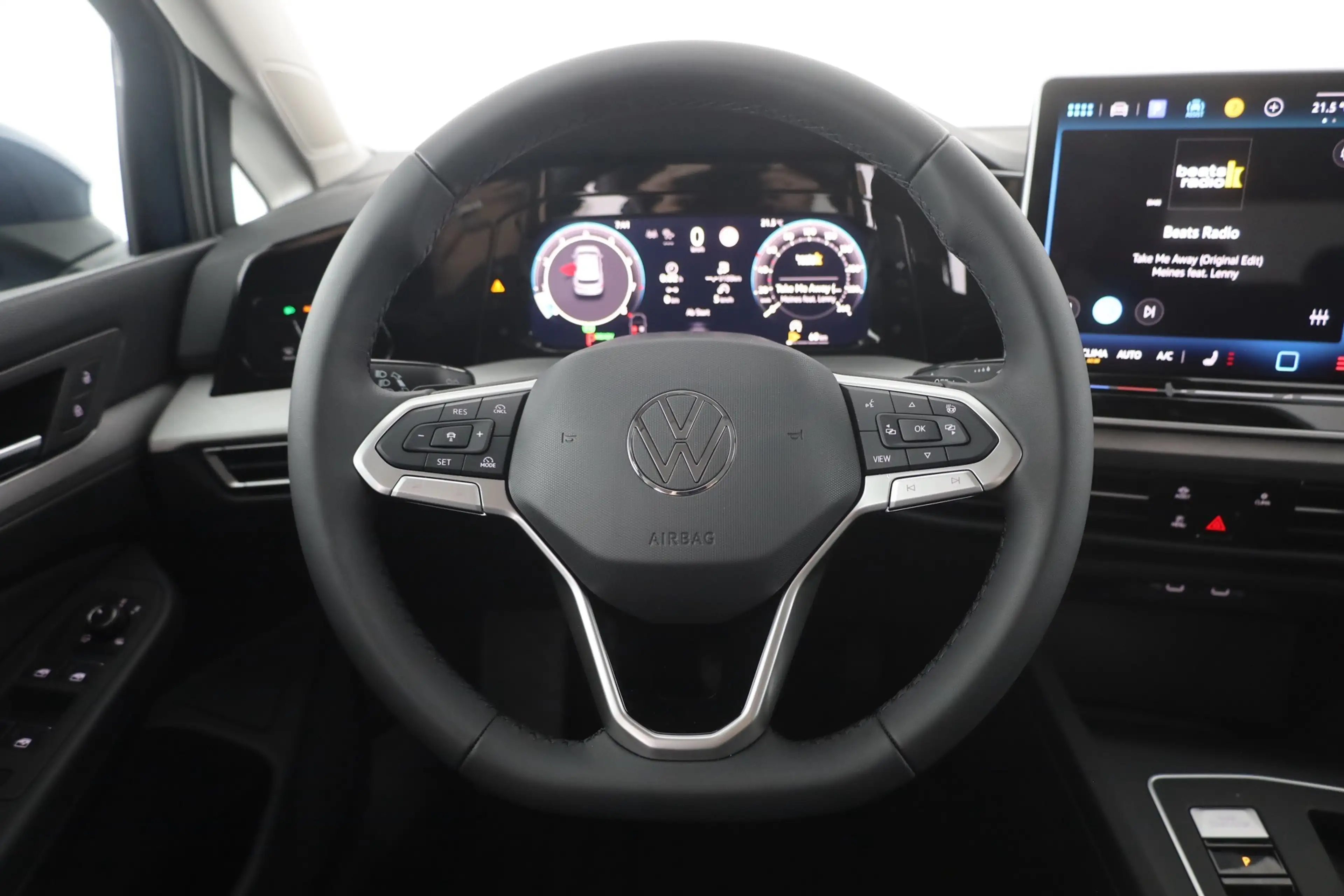 Volkswagen Golf VIII 1.5 eTSI DSG LED ACC Kamera — photo 14